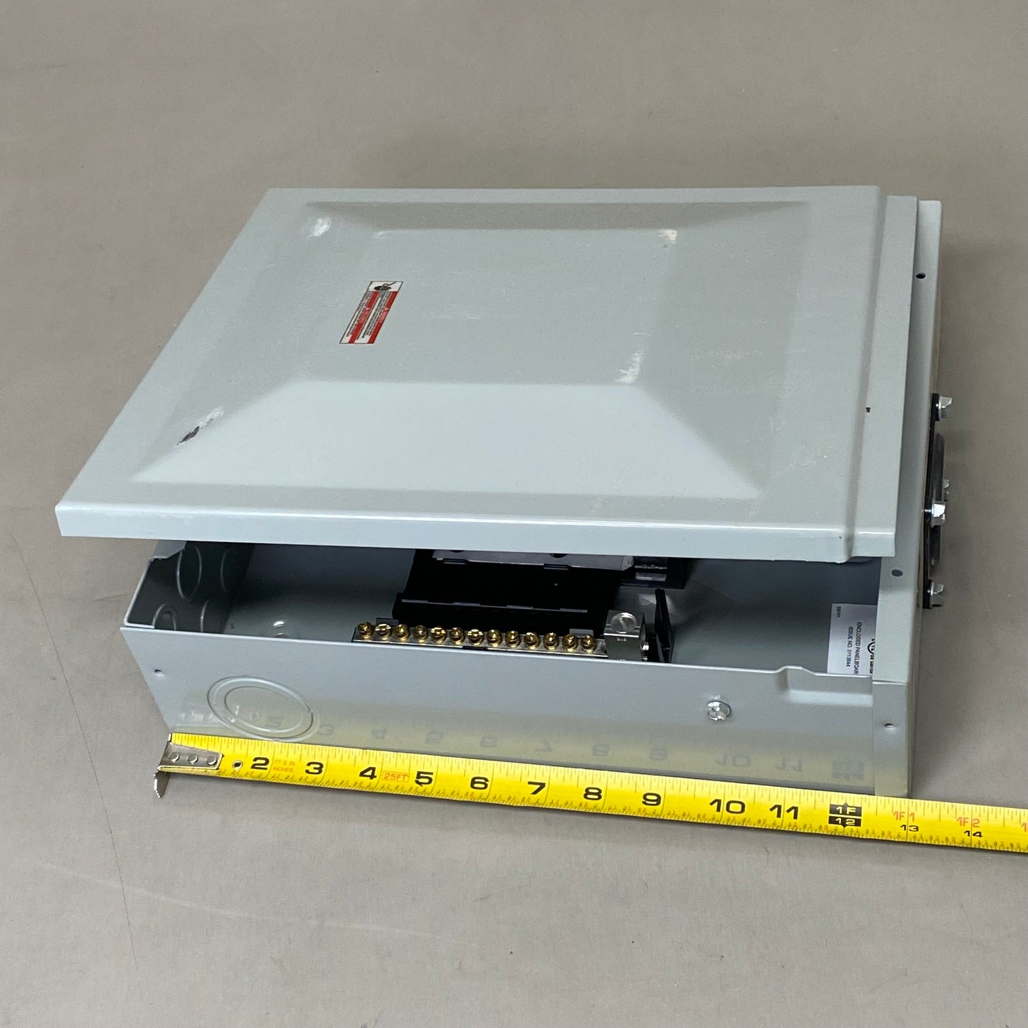 EATON CORPORATION Main Lugs Load Center 13"x11"x3.56" Grey BR816L125RP