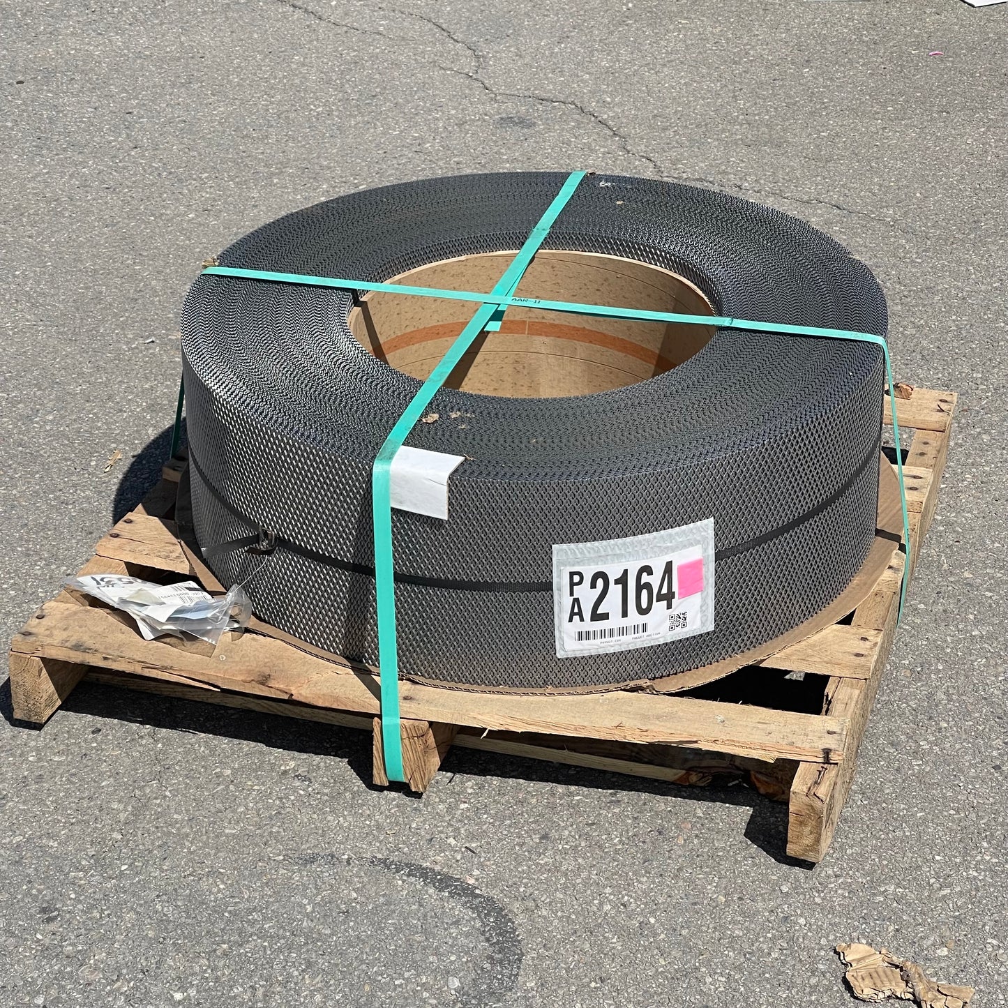ZA@ Pallet of METALEX Expanded Metal Mesh Roll for Machine Guards, Filters, Sunshades, Fencing, etc. 10” W Steel (AS-IS)
