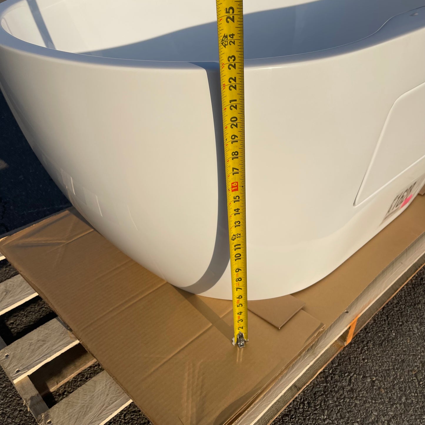 ZA@ Pallet of VINTAGE Acrylic Freestanding Bathtub 56”x29”x23” RMAQ340 (AS-IS)