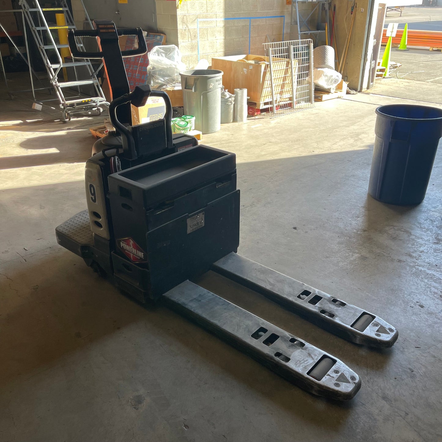 Z@ CROWN End Control Electric Pallet Jack PE 4500 Black & Grey (Used, Working)