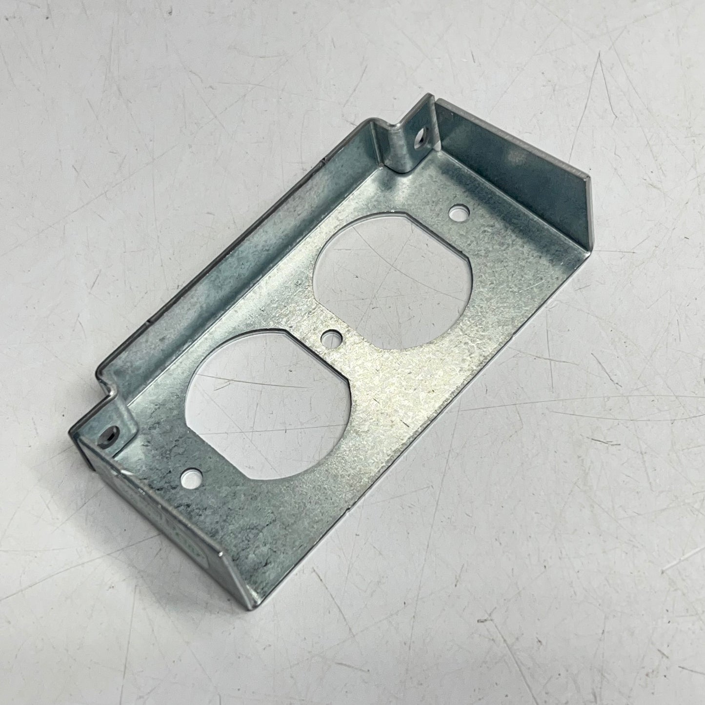 WIREMOLD Rfb4 Series Internal Duplex Bracket Standard 15 AMP & 20 Silver RFB-DR