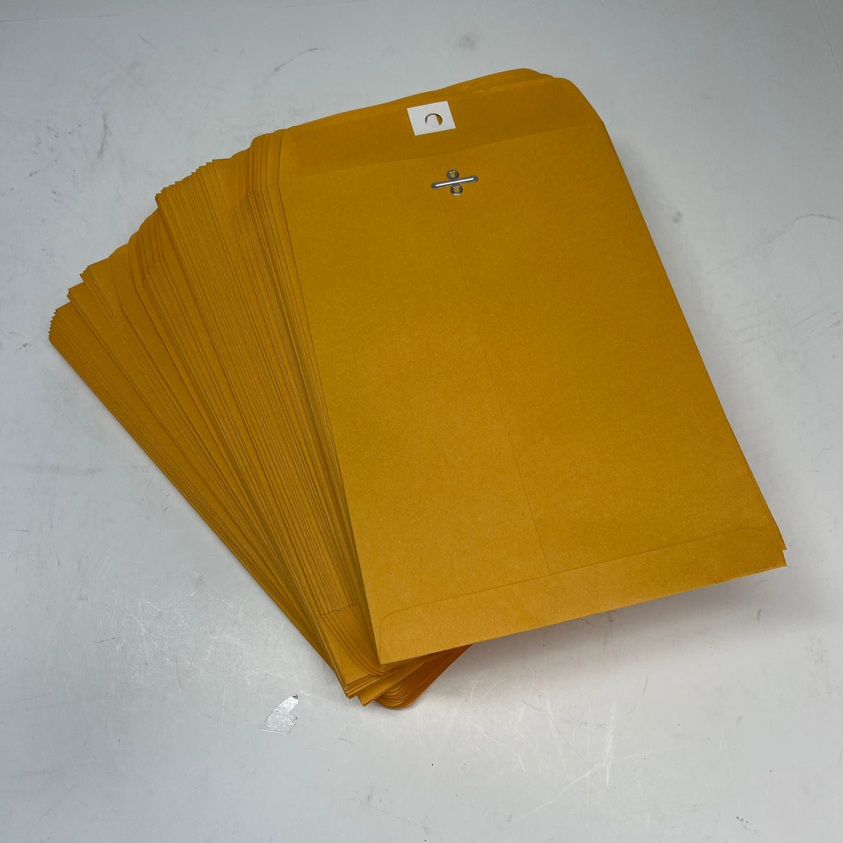 ZA@ UNIVERSAL (100 PACK) Kraft Brown Clasp Envelope #75 Square Flap 7.5 x 10.5 Brown UNV35262