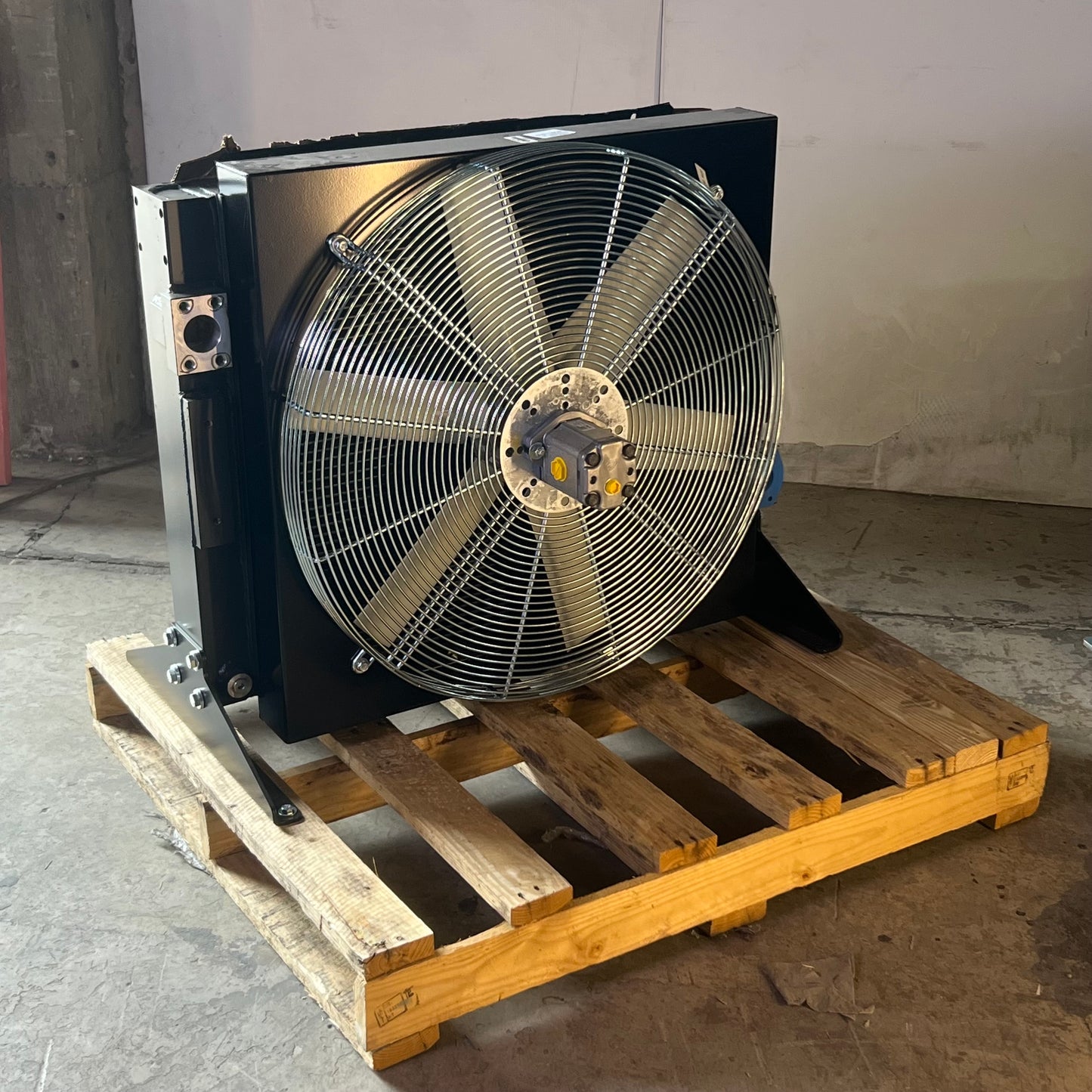 AKG Oil Cooler W/hydraulic Motor 377 Psi 37"L x 10"W x 34"H Black AUJC7 (New Other, Minor Cosmetic Damage)