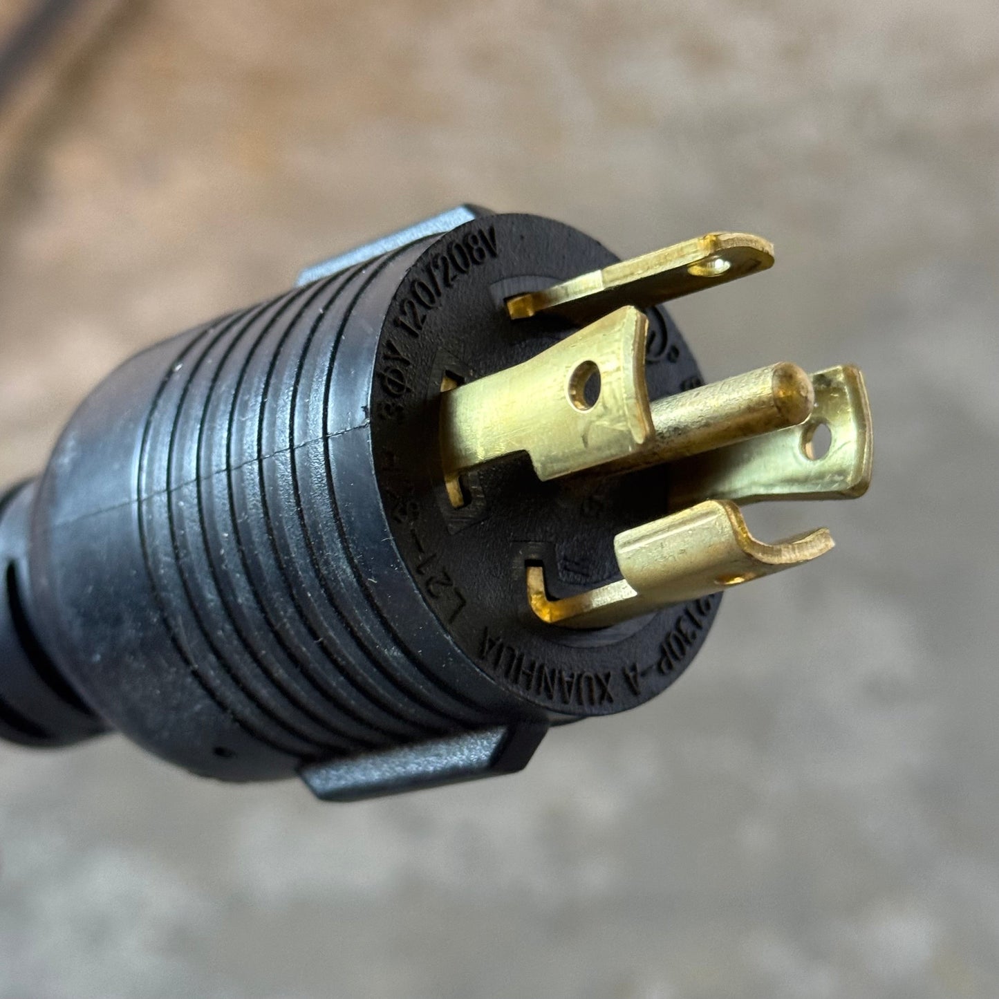 APC Power Distribution Units Input 200-240Vac Delta 24A/ SE24024SMBO-0062-C