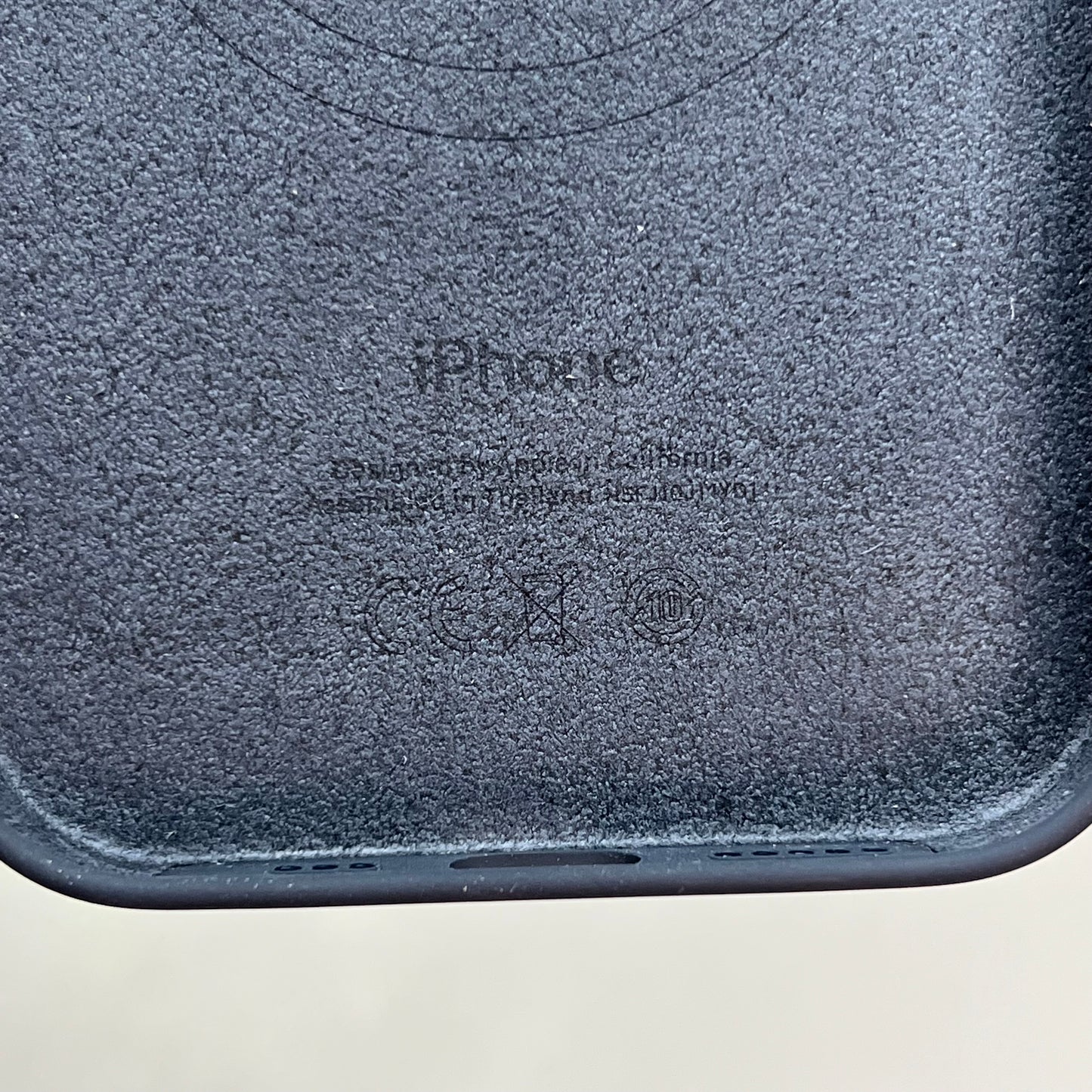 APPLE 14 Pro High Quality Silicone Case W/ MagSafe Midnight  MPTE3ZM/A (Return)