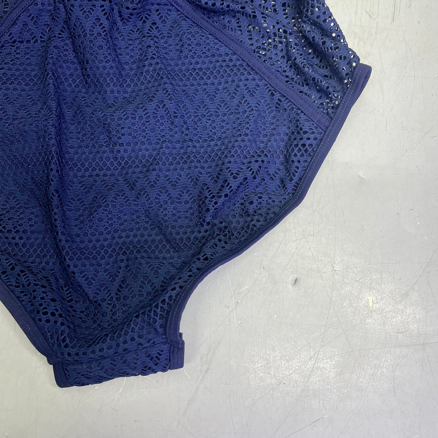 CHARMO Solid Cross Plunge Crochet One Piece Swimsuit Women's Sz M Dark Navy