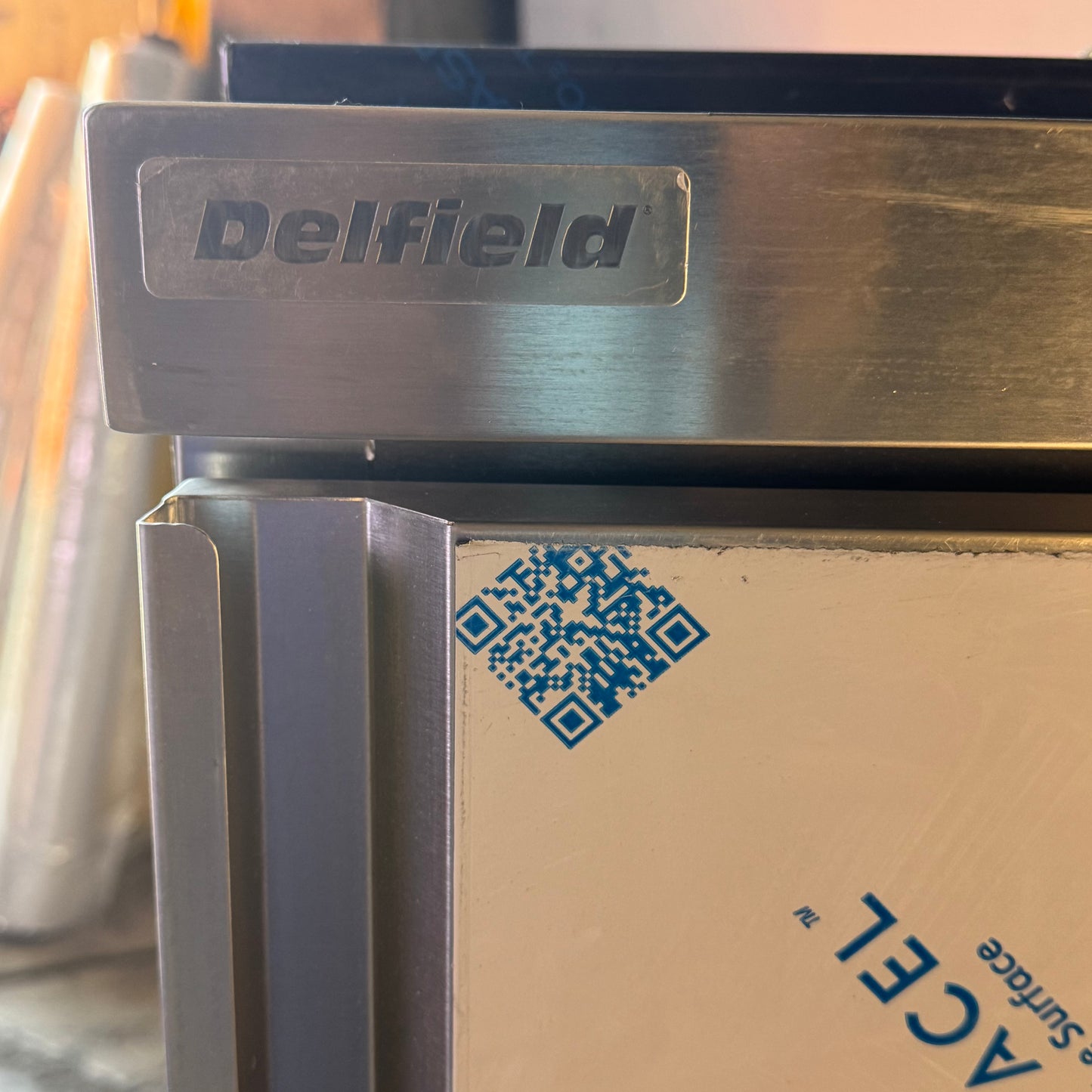 DELFIELD 4400 Mega Top Refrigerator, R290 W/Nosing Shelf Sz 27"W x 30.5"L x 36"H 4427NP-12M-M777