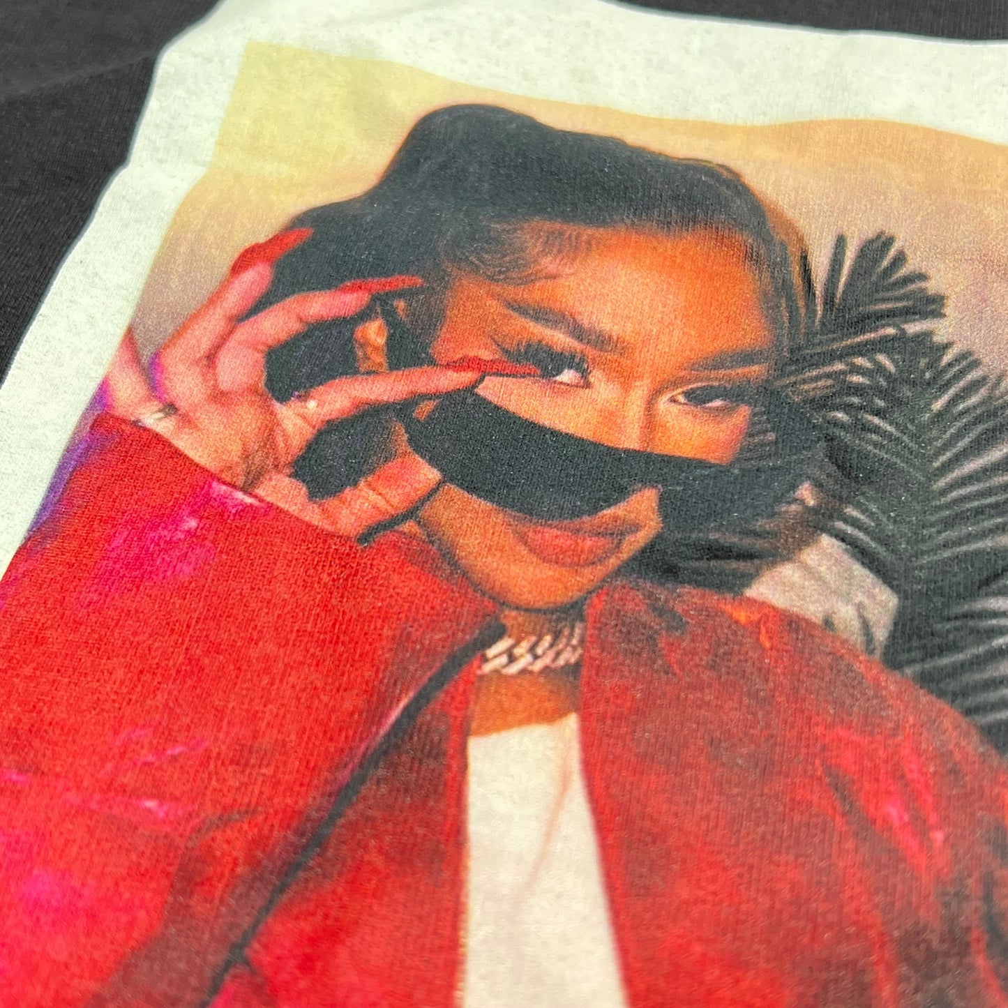 BIA  Polaroid Picture Bold Cotton Graphic Tee Shirt  Unisex Sz L Black/Red