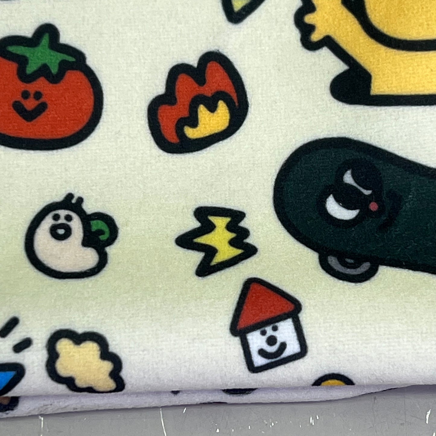 LOVLEY CAVES Self Adhesive Cat Wrap Grooming Blanket Doodle Pattern 1882742