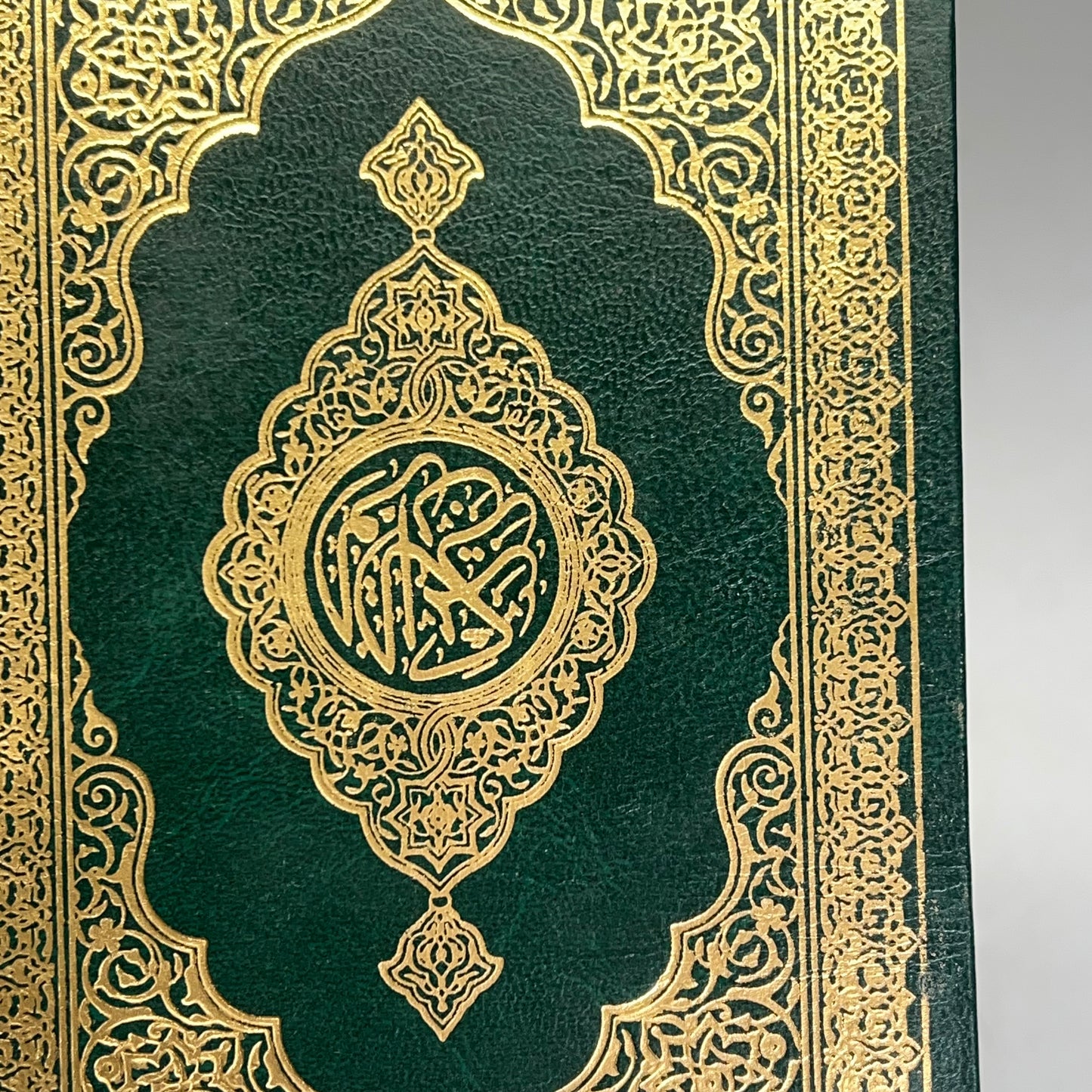 THE NOBLE QURAN Islam Text Hardcover Book W/ Ribbon Book Mark Green (New Other)