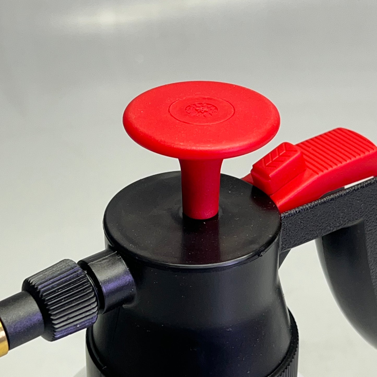 HOSPECO Impact Pump-Up Sprayer/Foamer 70 PSI 2 L Tank Clear/White IMP6500