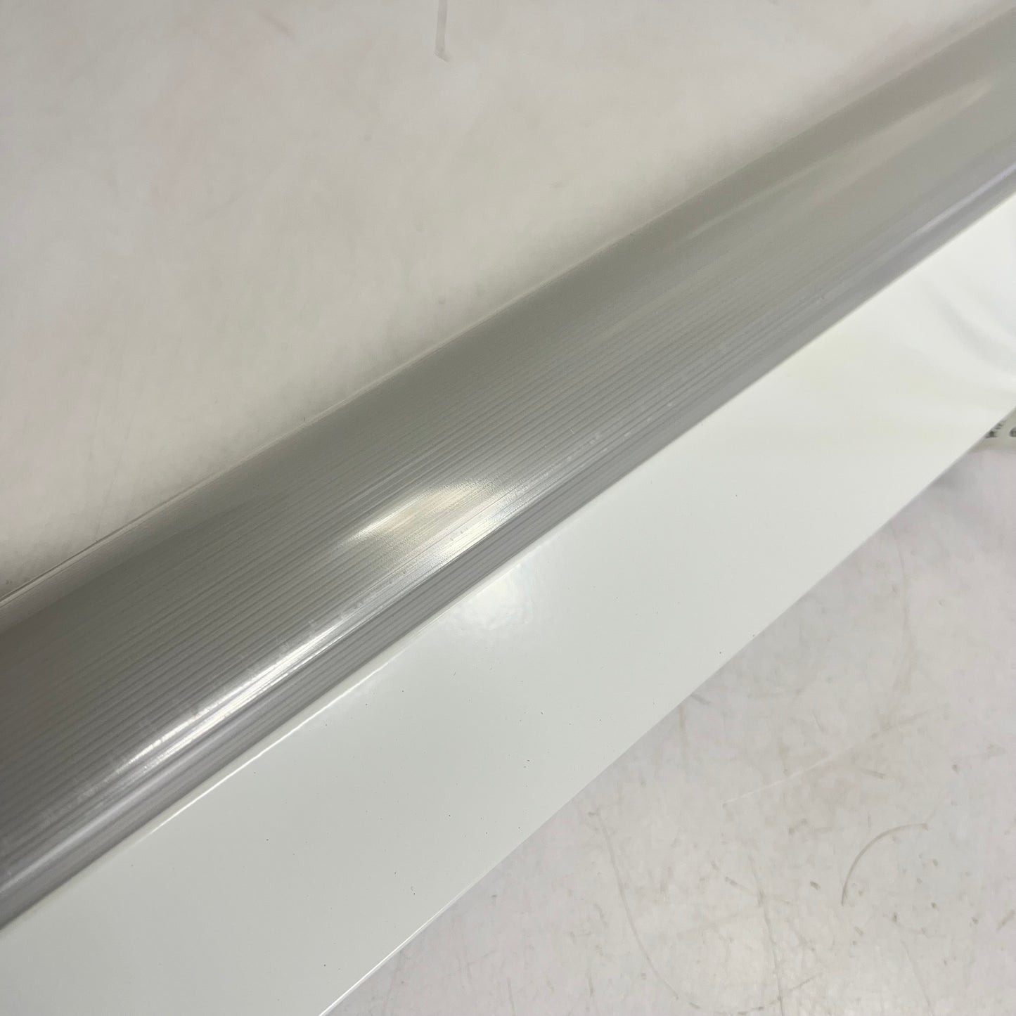 ILP LIGHTING Linear Strip Light  4' 25W 4000K Frosted Acrylic White VS43LU40FRL