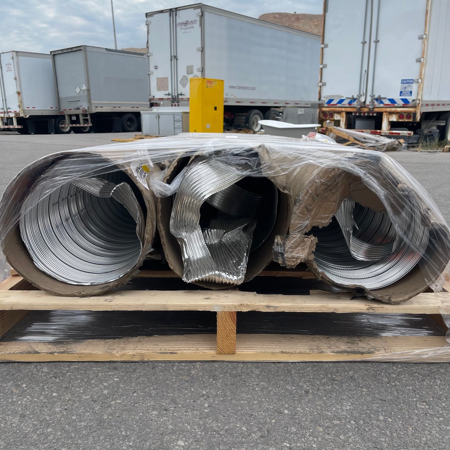 ZA@ Pallet of FLEXAUST (3-Pack) Bendway Industrial Hose 10 ft 4951000010A (AS-IS)
