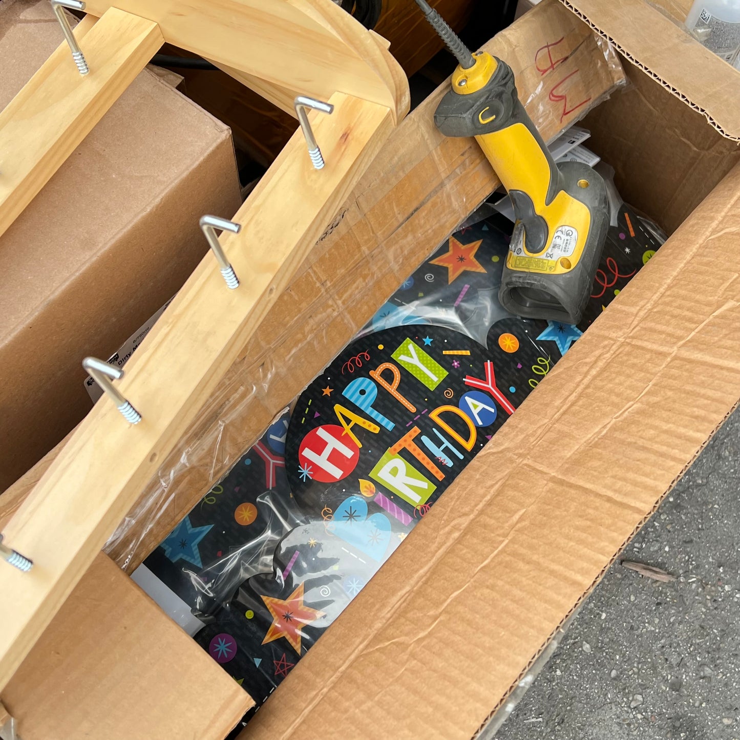 ZA@ Pallet of MIXED Hardware, Display Rack, Birthday Banners, Returns, Makeup Remover & More  (AS-IS)