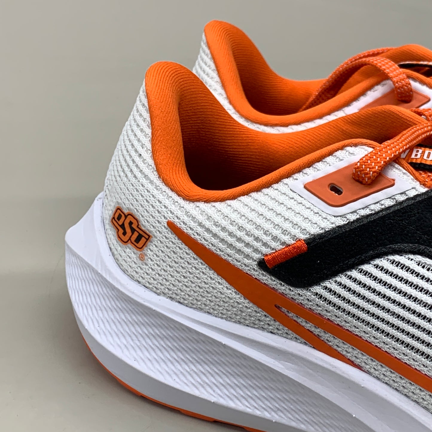 NIKE Zoom Pegasus 40 OK STATE White, Brilliant Orange & Black 11.5 W 10 M DZ5973-100