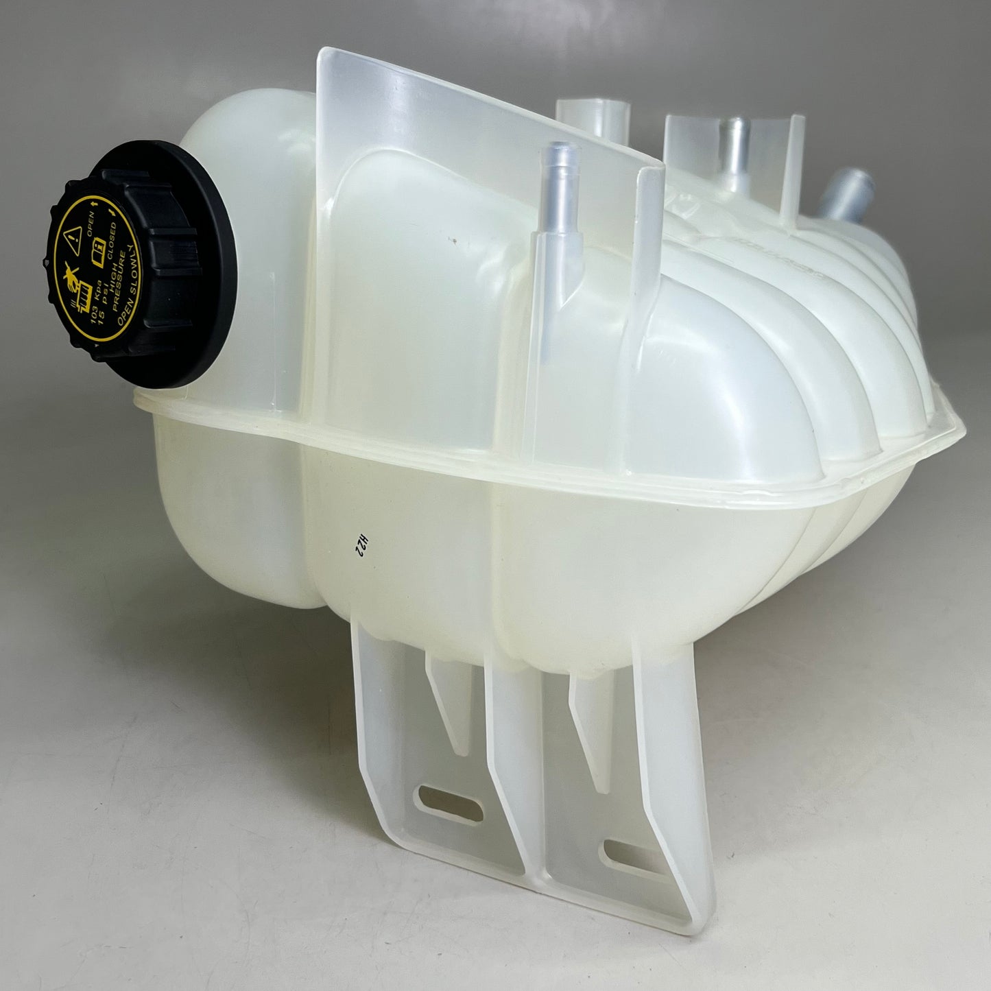 FLEETRITE Engine Coolant Reservoir Tank 16”Hx9”W White FLTOT2591620
