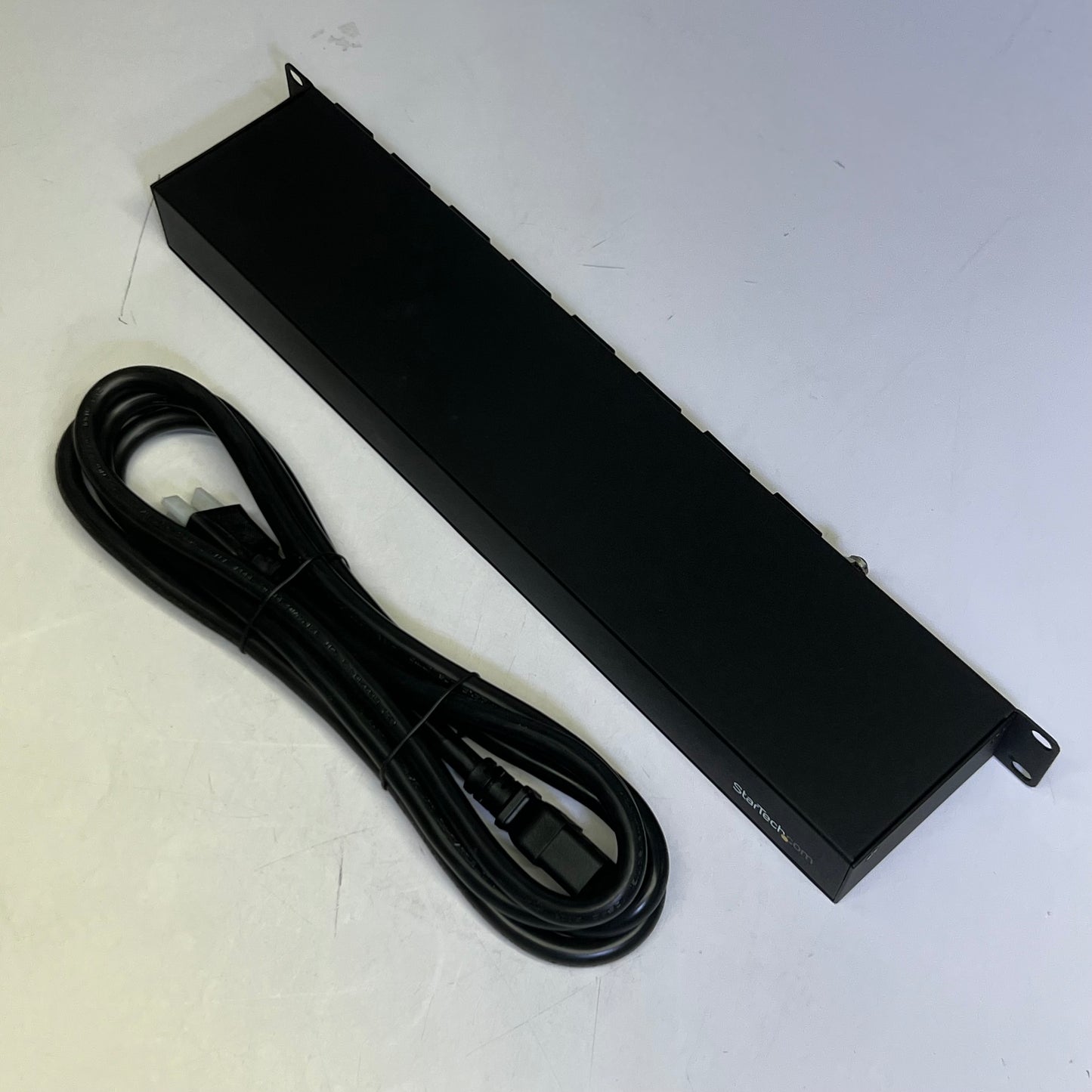 ZA@ STARTECH 8 Port Rack-Mount PDU With C13 Outlets 1u-16A PDU08C13H C