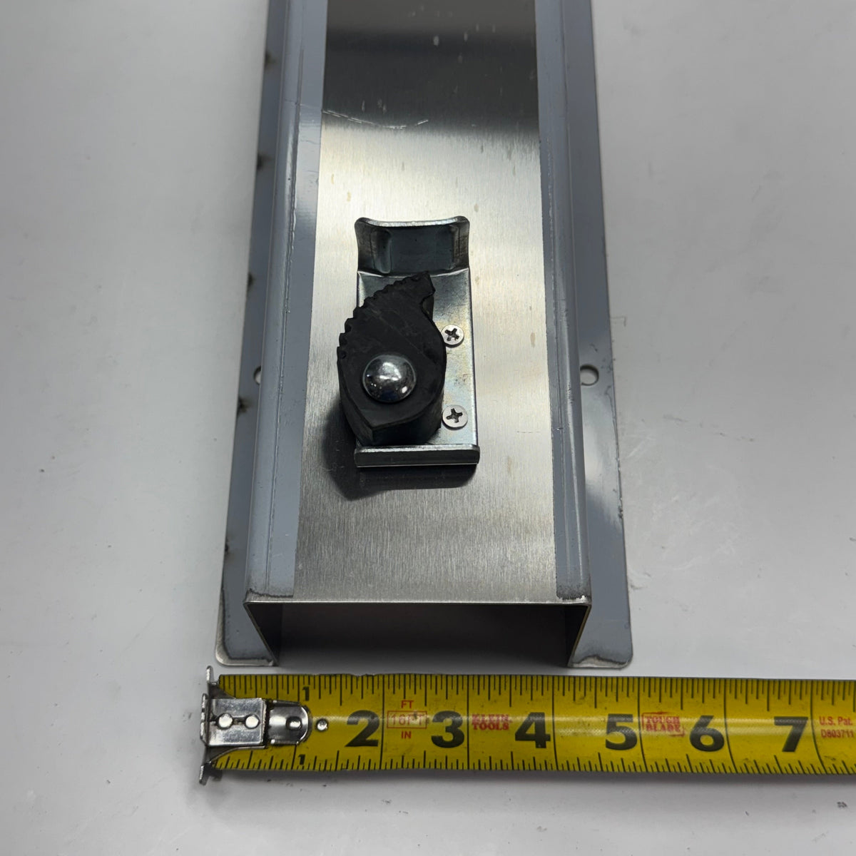 REGENCY Mop/Broom Holder - Stainless Steel Sz 36"L x 5"W 600MBR36