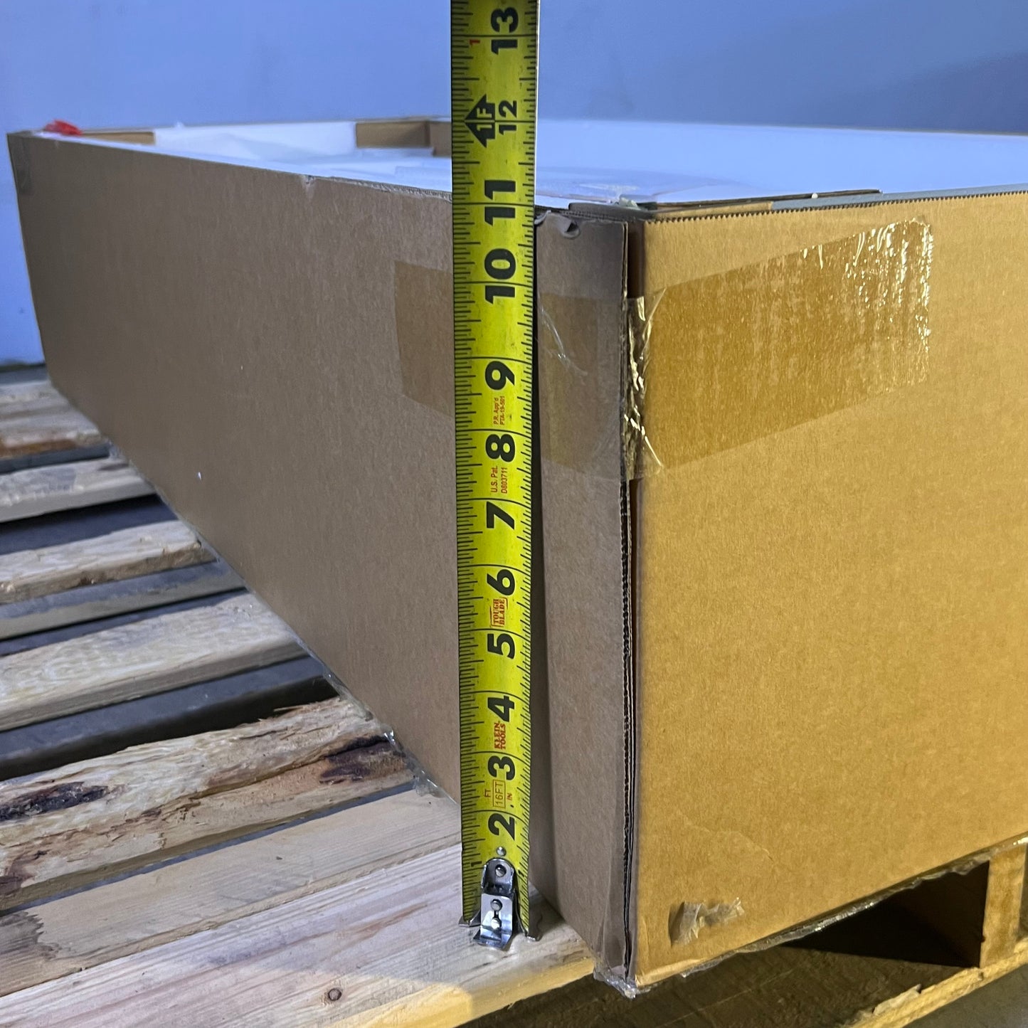 DULUTH FORGE Dual Fuel Ventless Gas Fireplace, With Mantel - 32,000 BTU White Finish CM400-2-AW