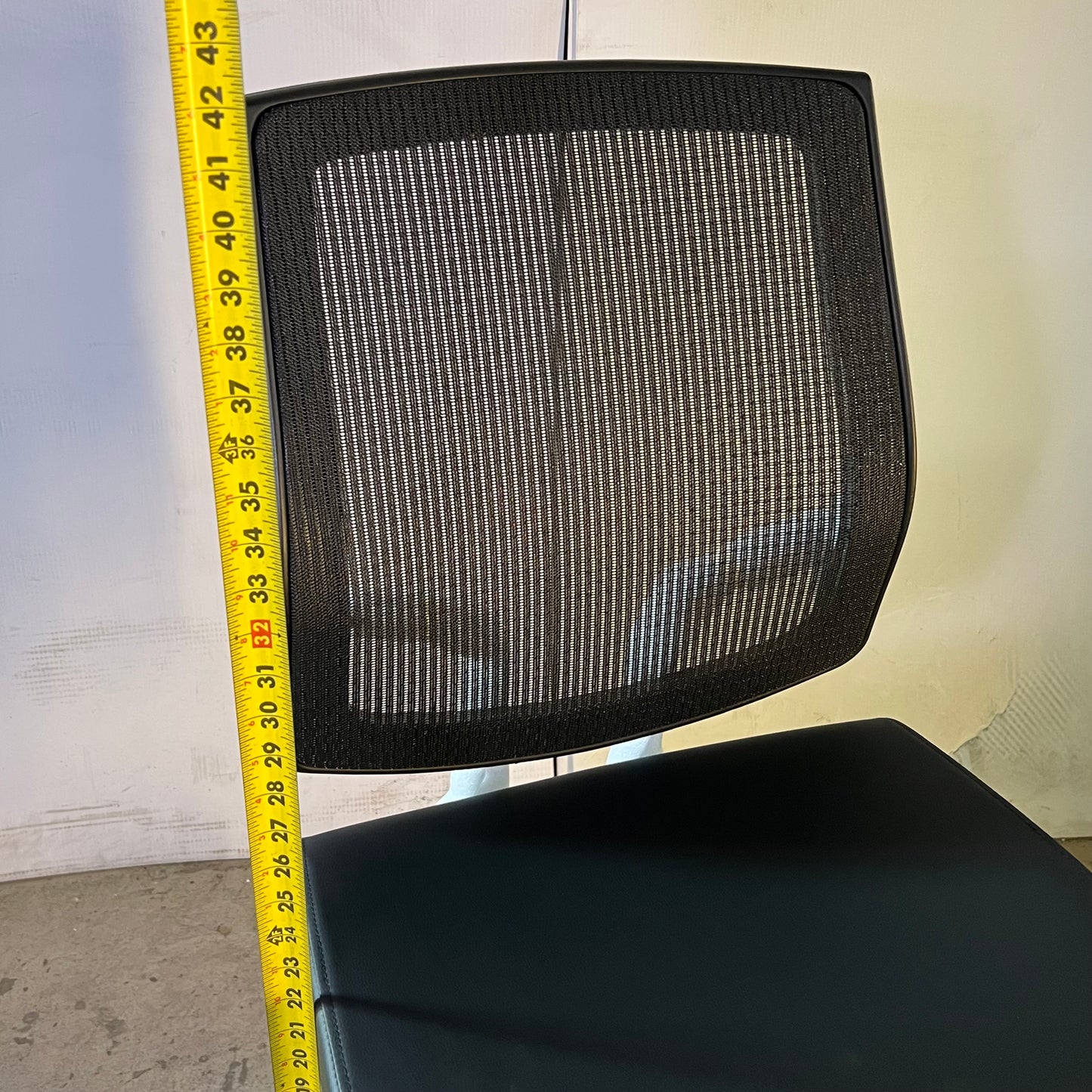 UNIVERSAL Task Chair Sz 42"H x 20"W x 18"L, Black 3X-8000367-I REV 250