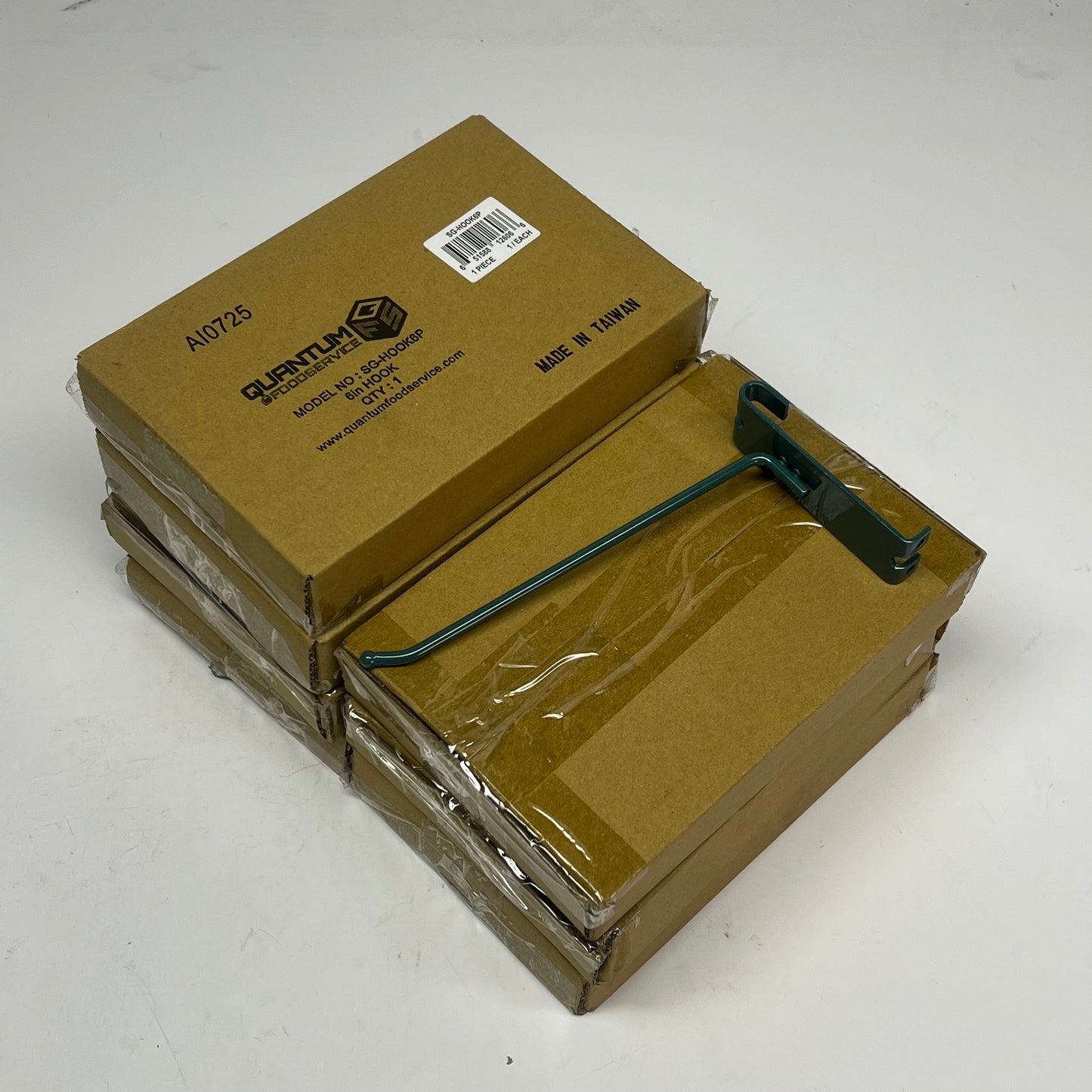 QUANTUM FOODSERVICE Store Grid Shelve w/ Hooks 36"x18"x7.5" Green SG-LS1836P