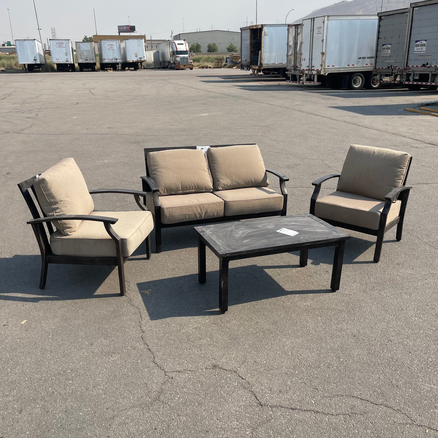 Z@ UNBRANDED 4-Piece Outdoor Aluminum Seating (New, Some Dirt)
