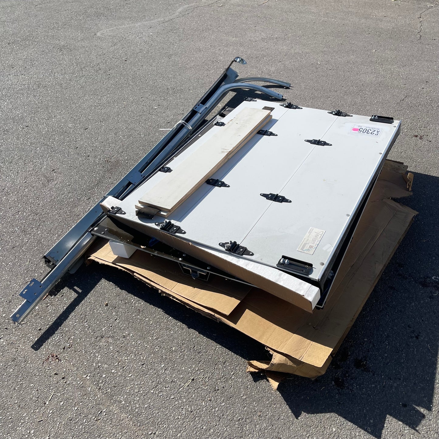 ZA@ Pallet of TRANSGLOBAL Roll-up Doors & Hardware White TGU-58.75X86X.25-UPS-WTO (AS-IS)
