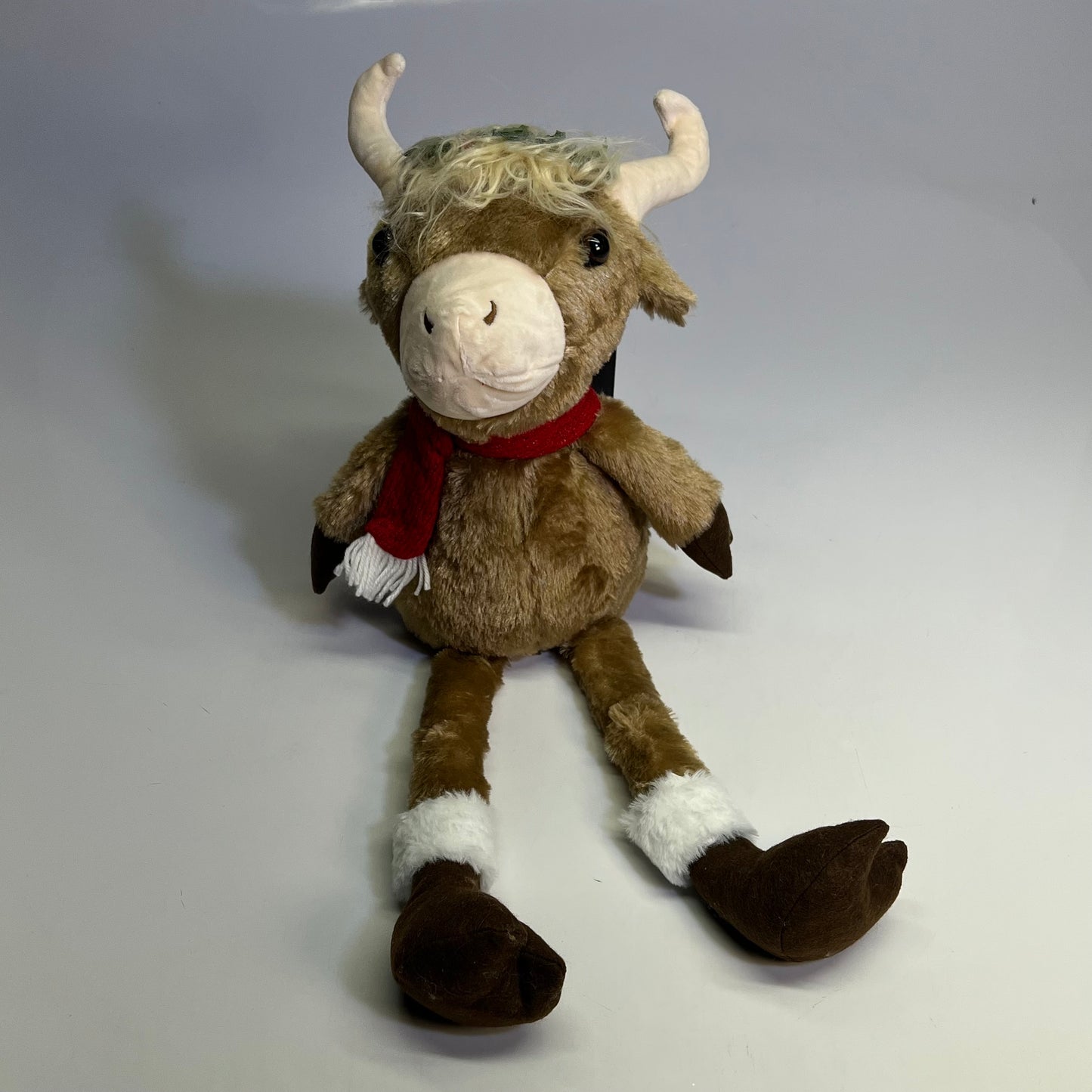 GERSON Plush Holiday Highland Cow Shelf Sitter 24" Light Brown 2801210