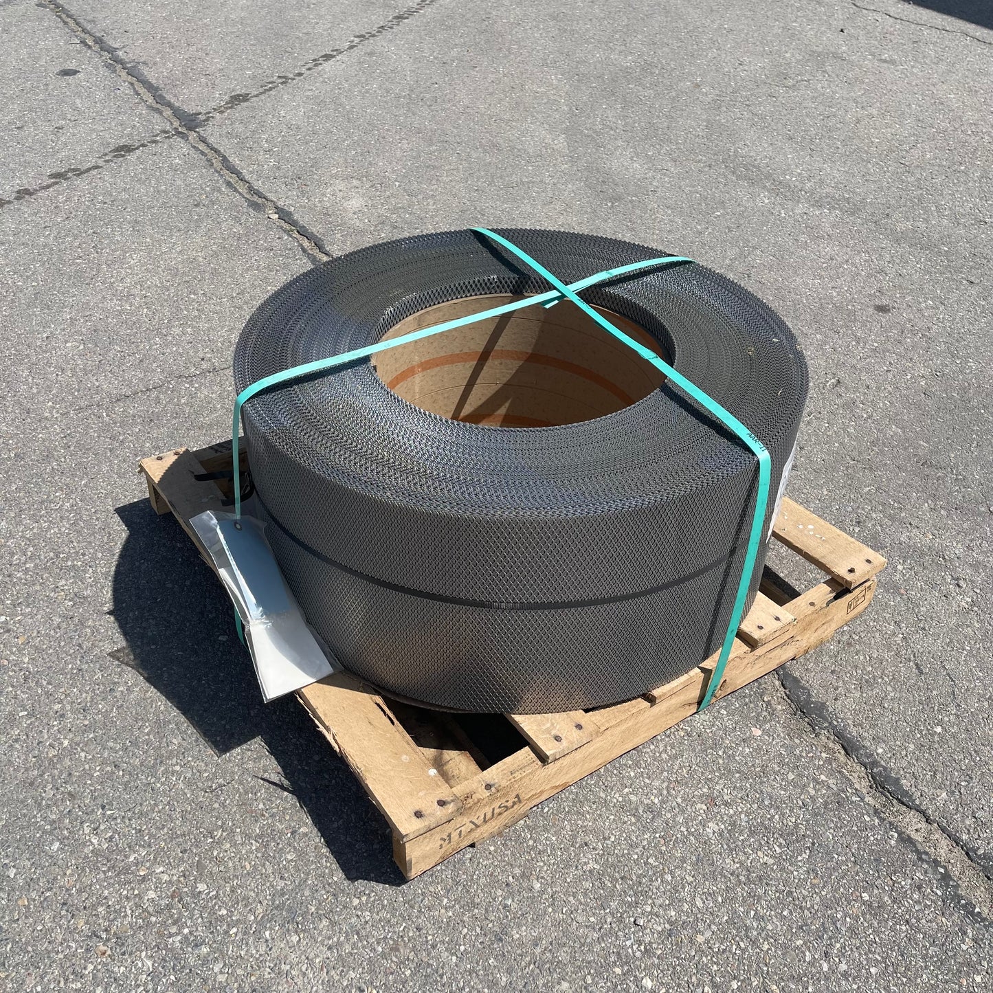 ZA@ Pallet of METALEX Expanded Metal Mesh Roll for Machine Guards, Filters, Sunshades, Fencing, etc. 14” W Steel (AS-IS)