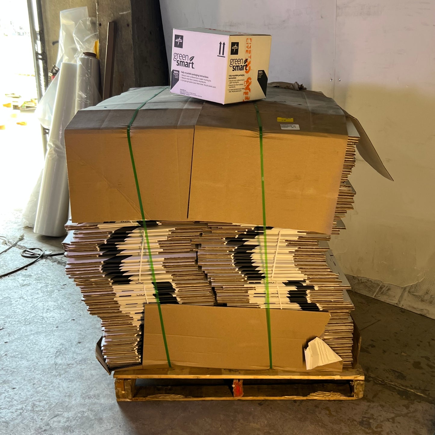 ZA@ Pallet of MEDLINE Shipping Boxes Sz 11"L x 10"W x 9.5"H