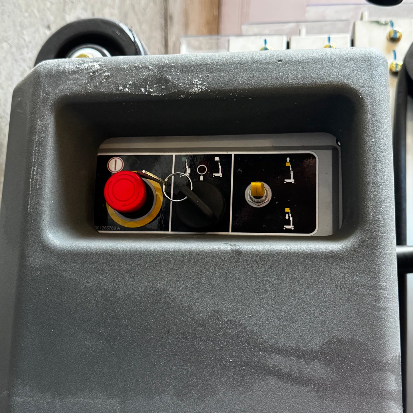 JLG Powered Portable Lift Max 352 Lbs  72"H x 50"W Grey NMB-001