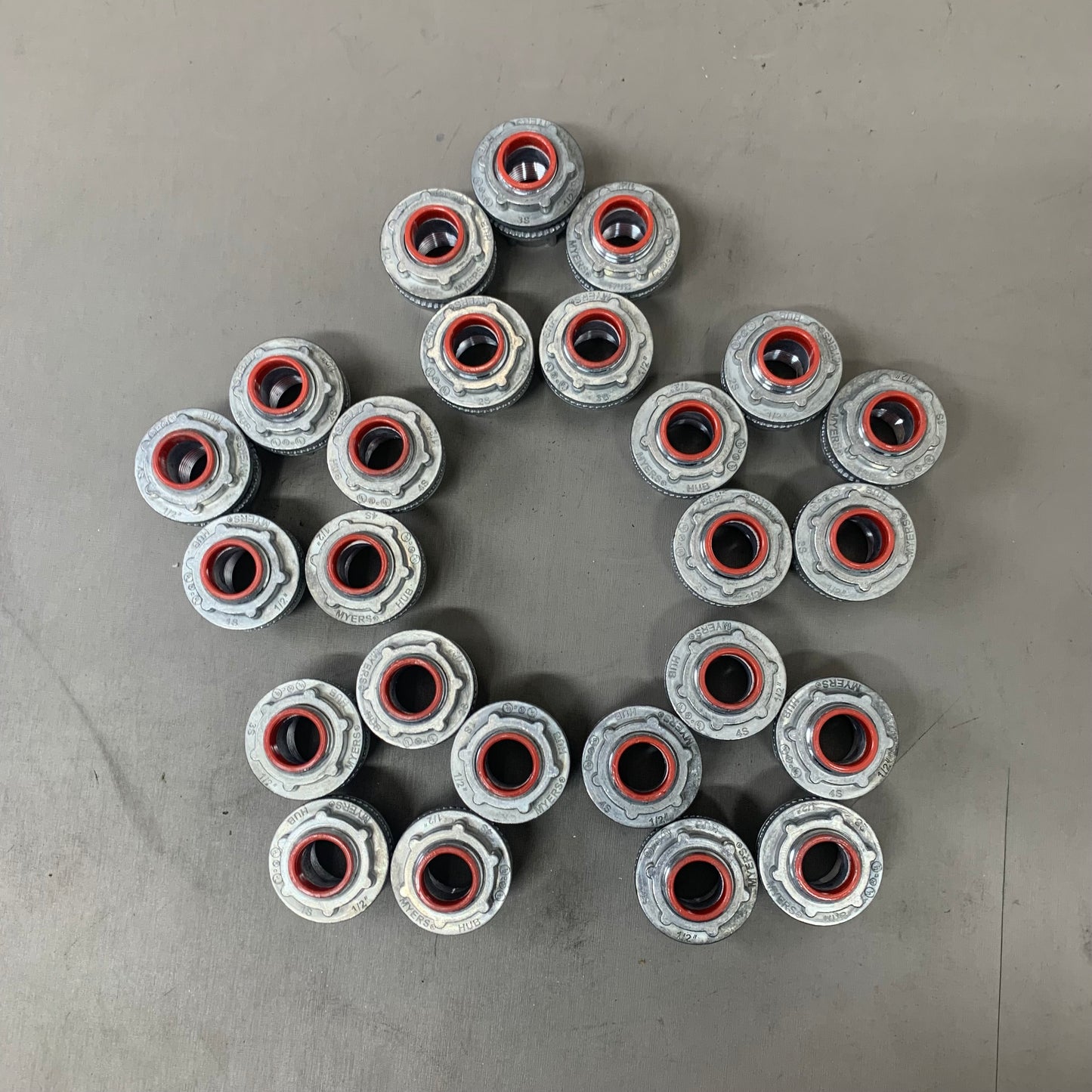 MYERS (25 PACK) Zinc Conduit Hub Scru-tite Tapered Female Threaded 1/2" ST-1