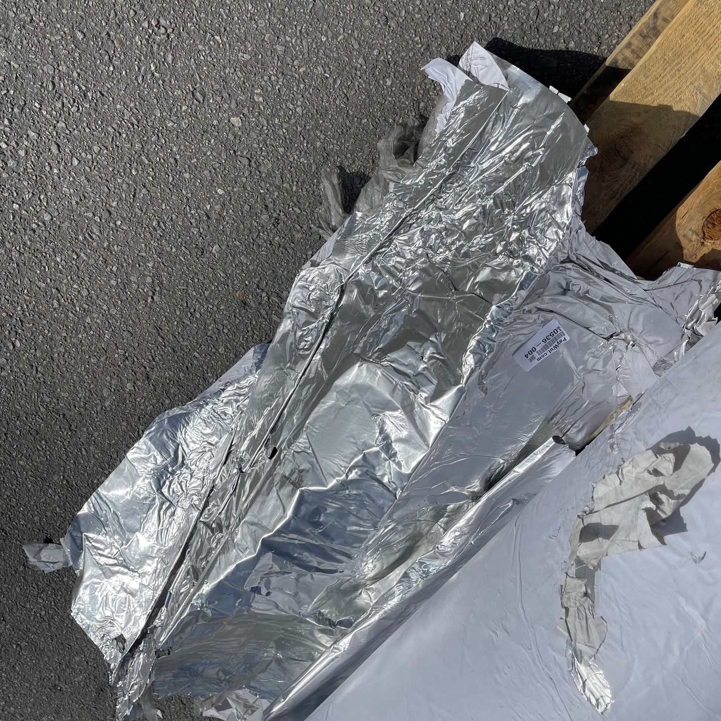 ZA@ Pallet of MIXED Large White Back Aluminum/tin Foil Roll 48” (AS-IS)