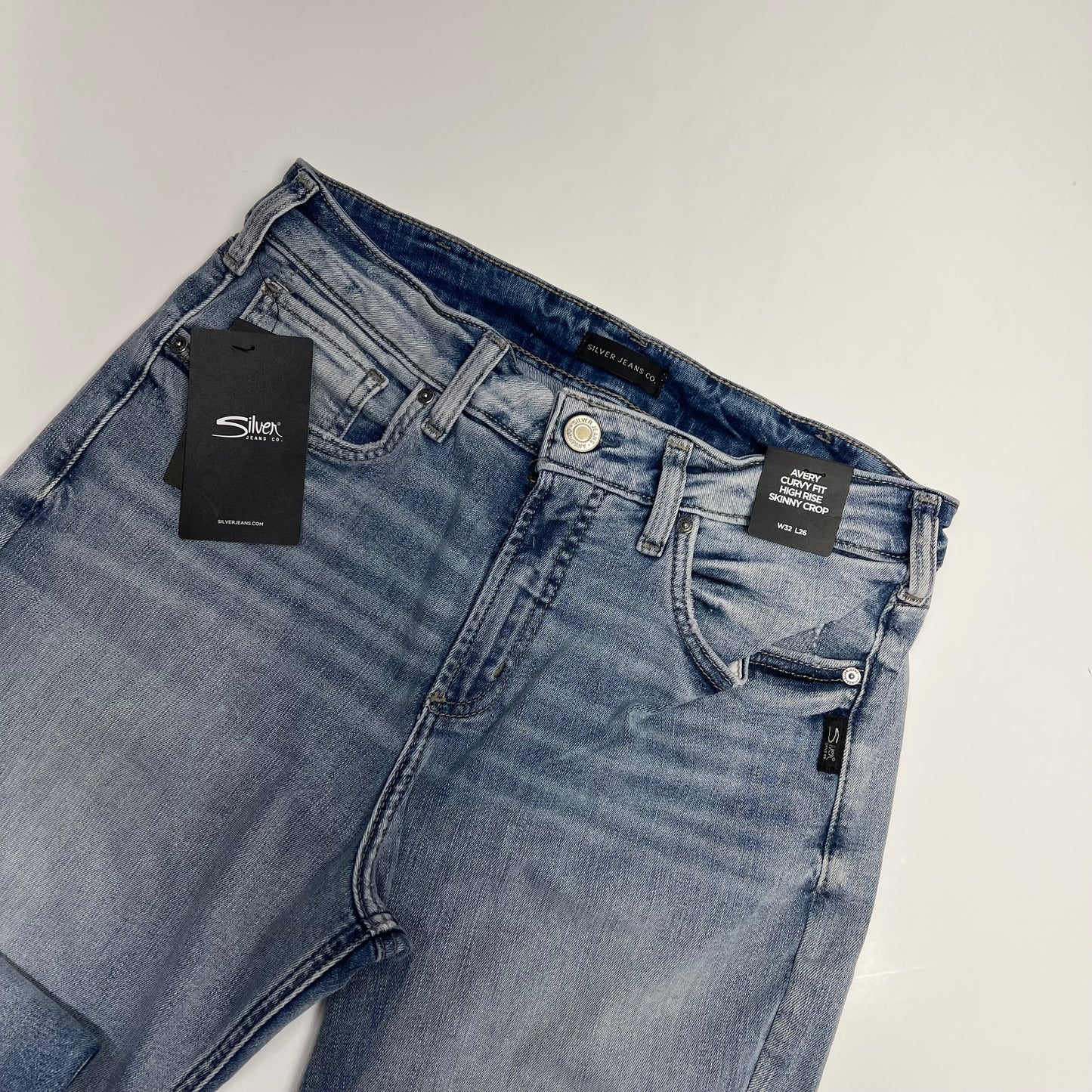 SILVER JEANS CO Avery Curvy Fit High Rise Skinny Crop Women's Sz 32/26 Indigo