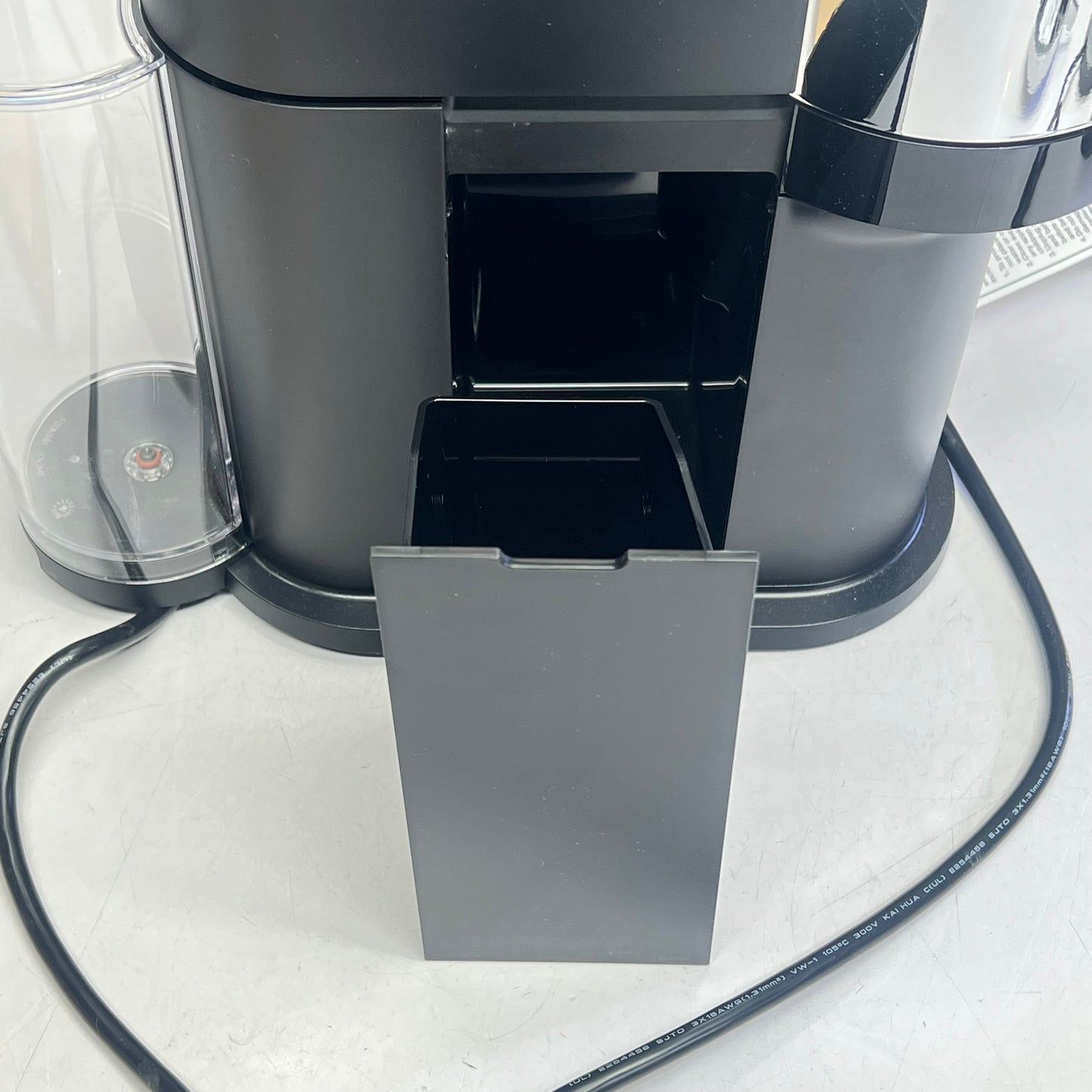 DELONGHI Nespresso Vertuo Next W/ Aeroccino 120V Black/Chrome ENV120CAE