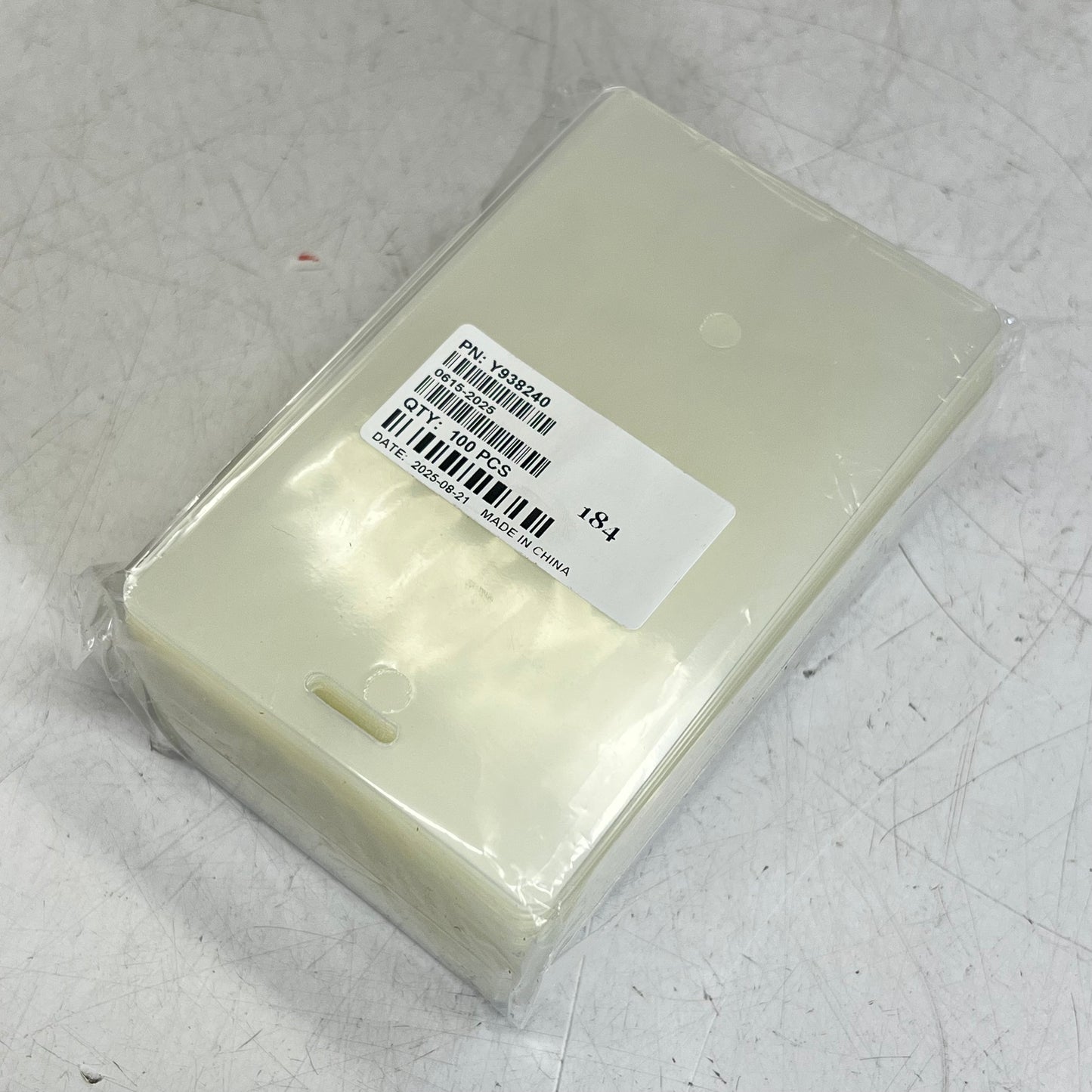 (100 PACK) Laminate Name Tag Card Holder 4.5"x3" Clear Y938240