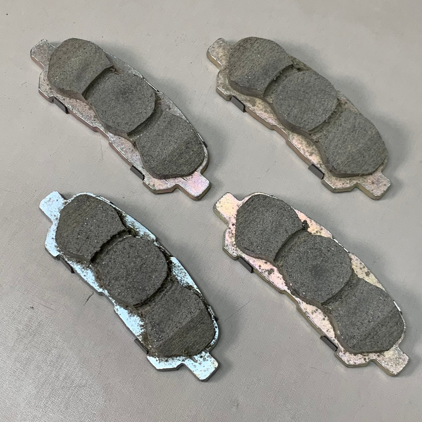 WAGNER OEx Ceramic Disc Brake Pad Set 4 1/2" x 2" Grey OEX1325