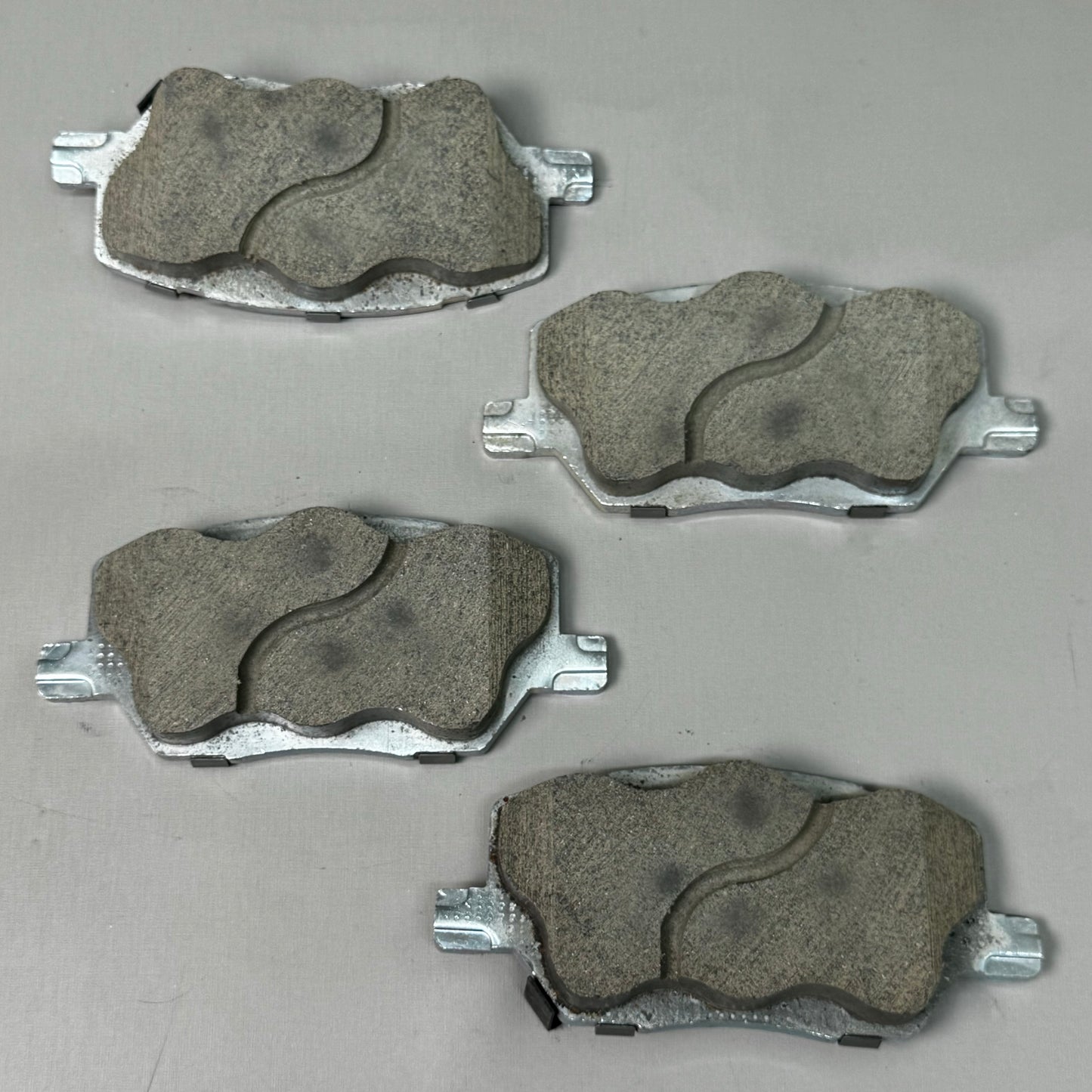 WAGNER OEx Ceramic Disc Brake Pad Set 5 1/2" x 2 1/2" Grey OEX1811