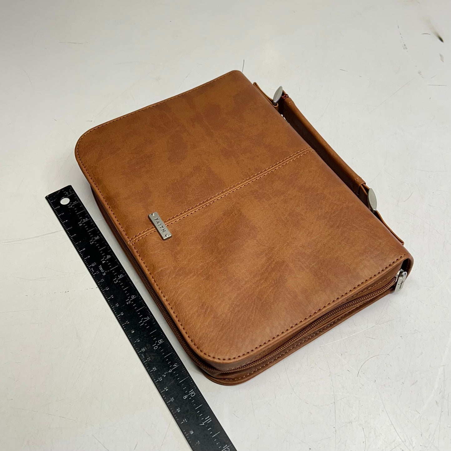 CHRISTIAN ART GIFTS Faux Leather Bible Cover W/ Badge 7"x10" Honey-Brown BBL541