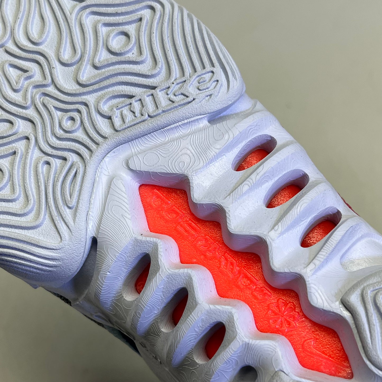 NIKE Cosmic Unity 'Better Off' Sneakers Men's Sz 11.5 Off Noir DH1537002