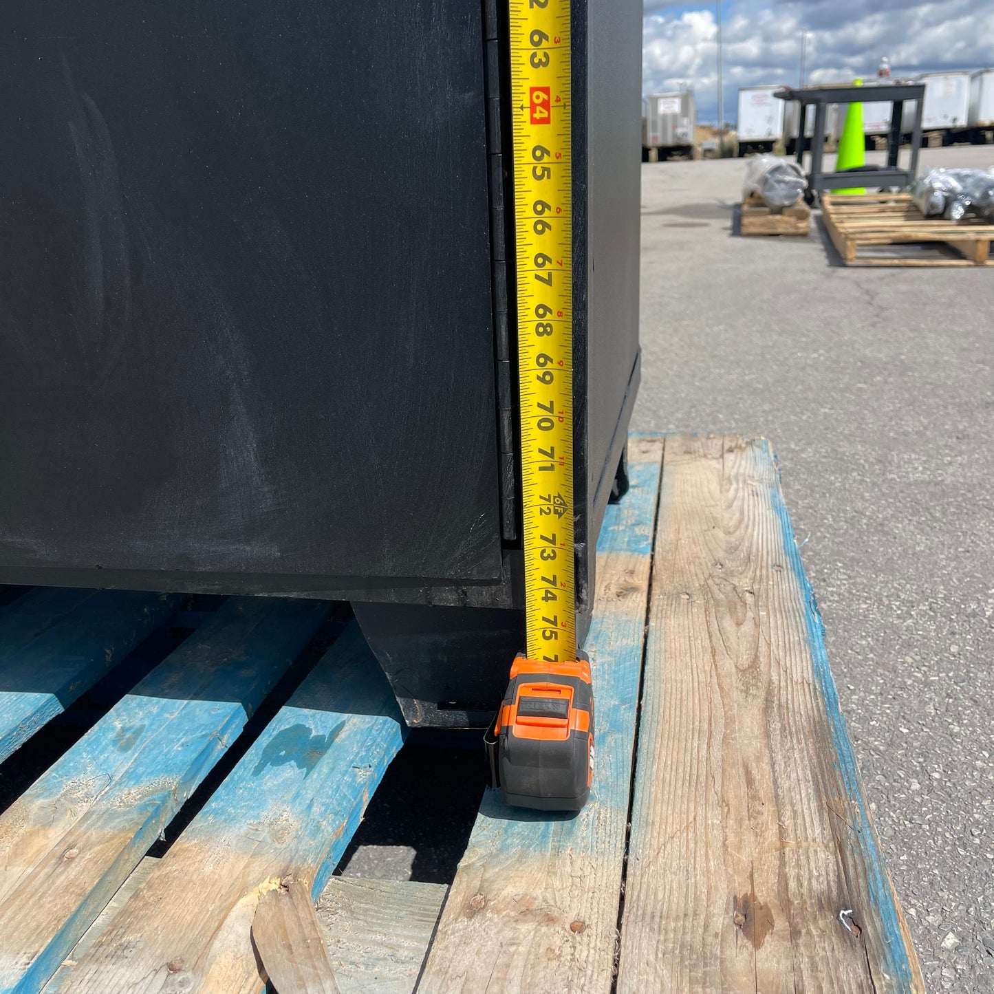 JAMCO Steel Storage Cabinet W/ 122 Yellow Bins 78" x 36" x 24" Dark Grey DF236BL