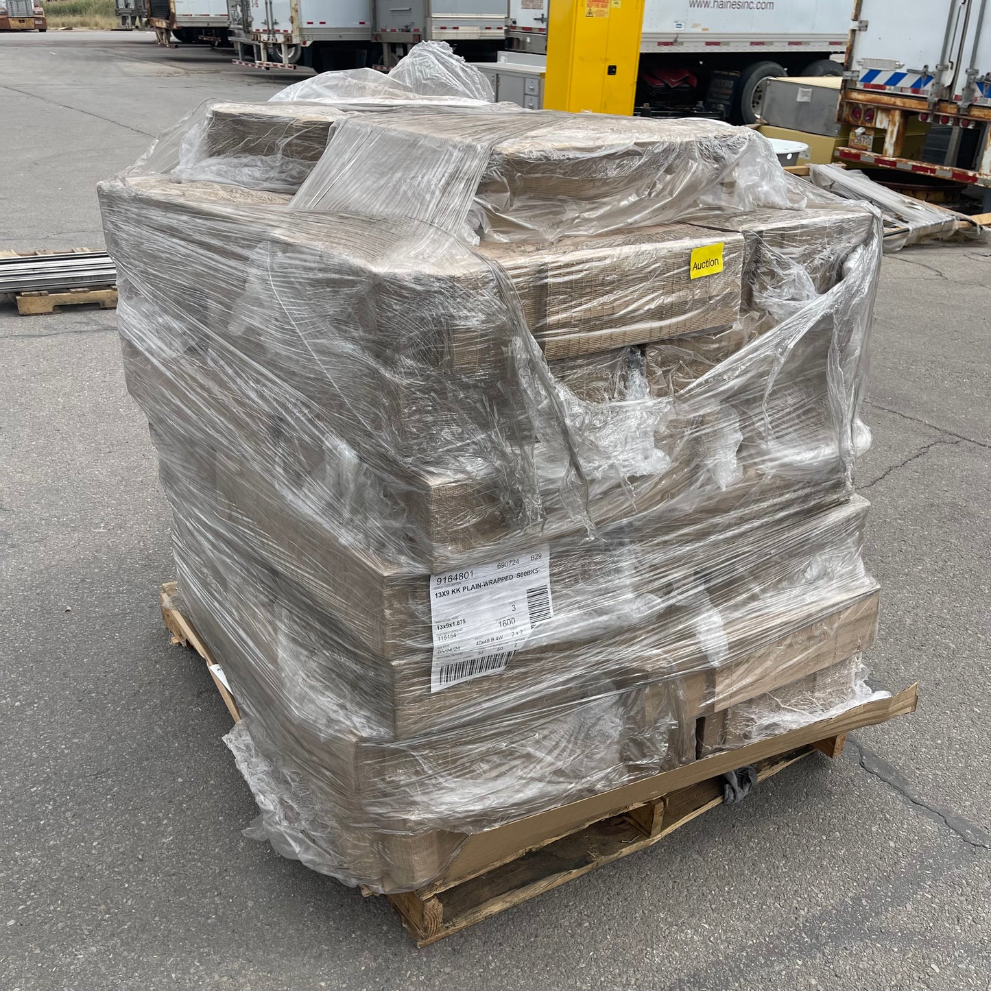ZA@ Pallet of MIXED Flat Corrugated Cardboard Boxes 13”x10”x2” (AS-IS)