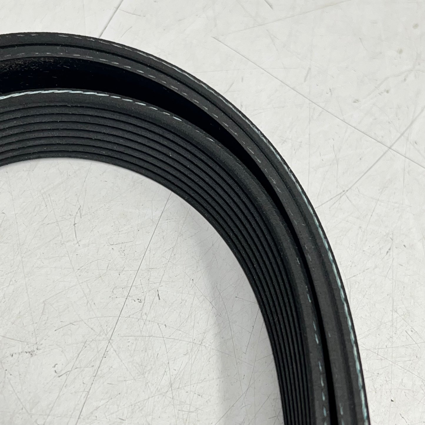 GATES Mirco-v Serpentine Belt for Ford & International  8 Rib 135-11/16" K081352