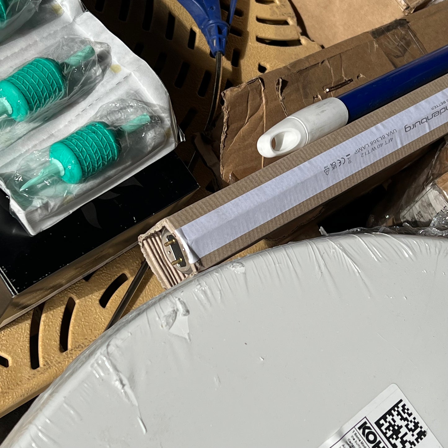 ZA@ Pallet of MIXED Plumbing Hardware, O-rings, Tattoo Tubes, Pool Step, Toilet Seats & More!!!! (AS-IS)