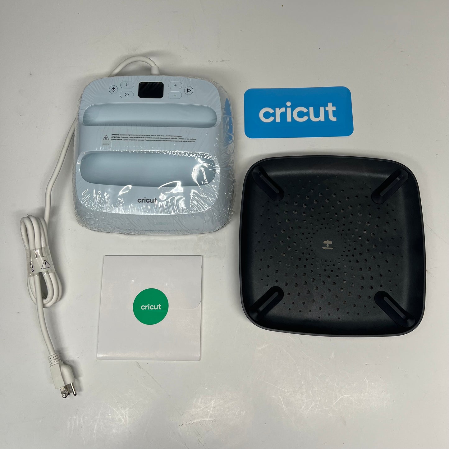 CRICUT Easy Press For Fabrics Bluetooth Connection To App 9"x9" Light Blue