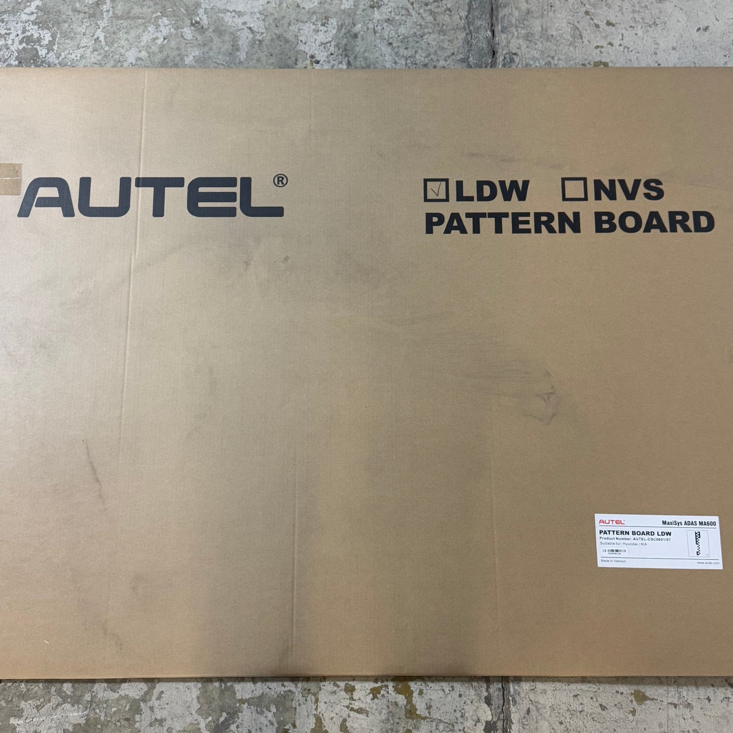 ZA@ AUTEL Pattern Board LDW Sz 54” L x 39” W Black/White AUTEL-CSC0601/14 (AS-IS, Damage)