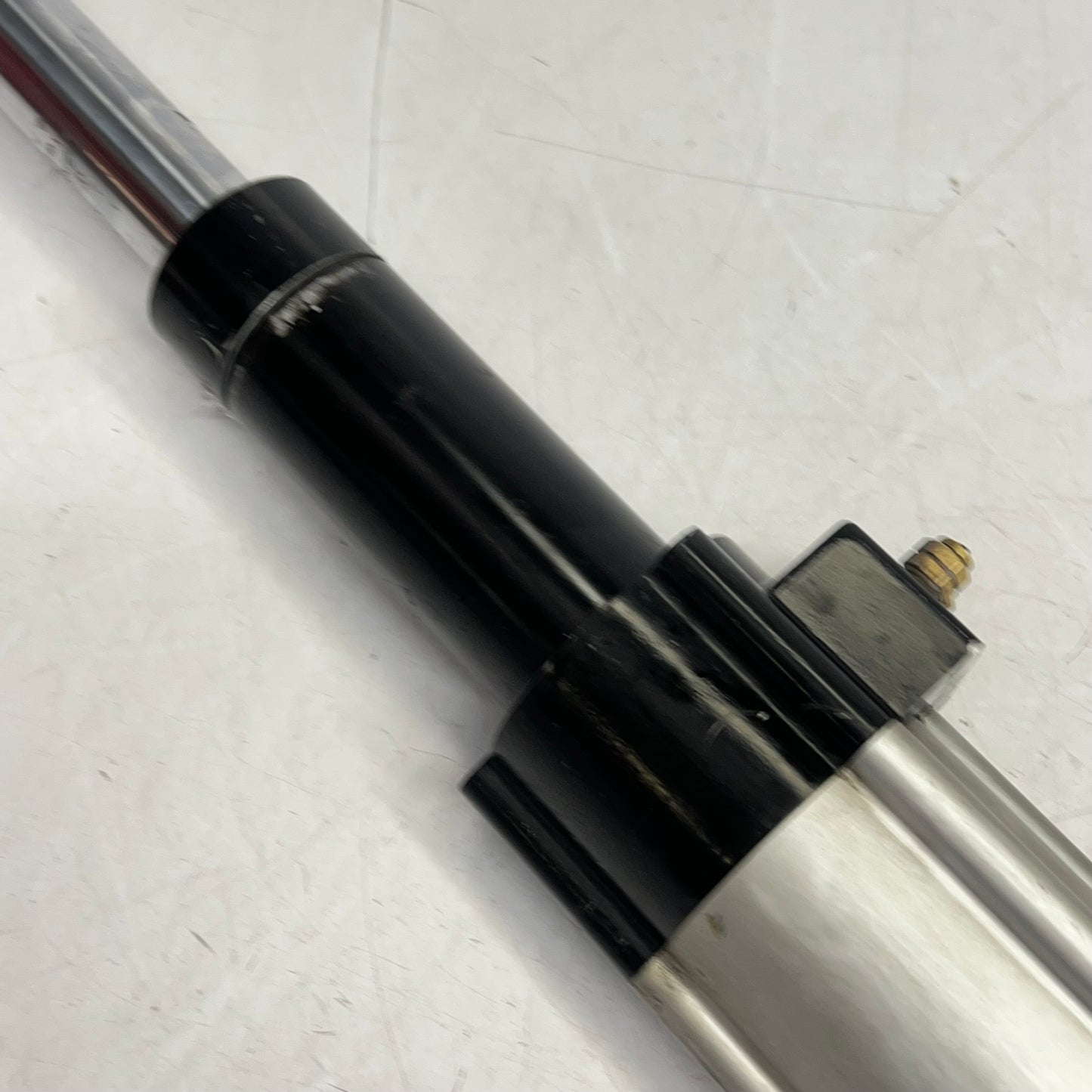 COATS Robo-arm Cylinder Assembly For 70x, 80x, 7065ax, 7060ex 8560888401 (Used)
