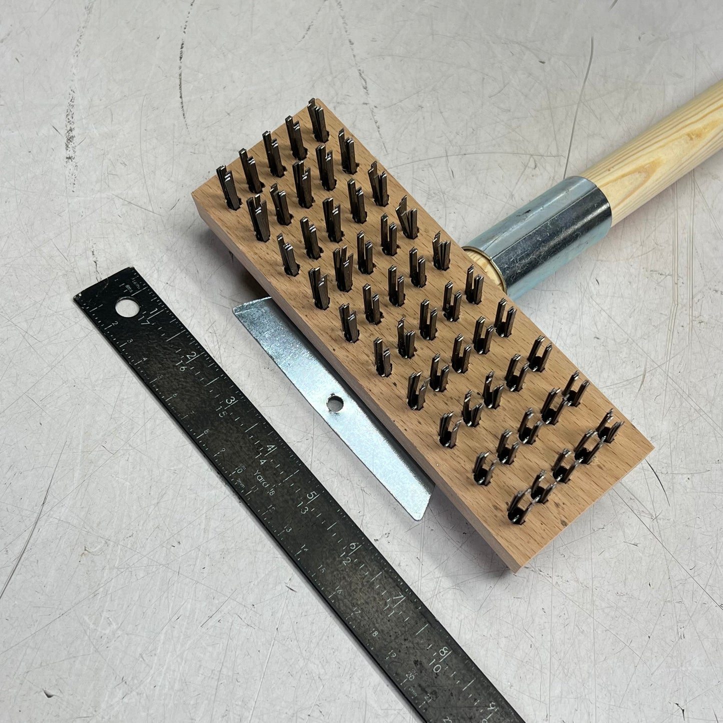 CARLISLE Oven Grill Brush & Scraper W/ Handle  30" Natural 36372500
