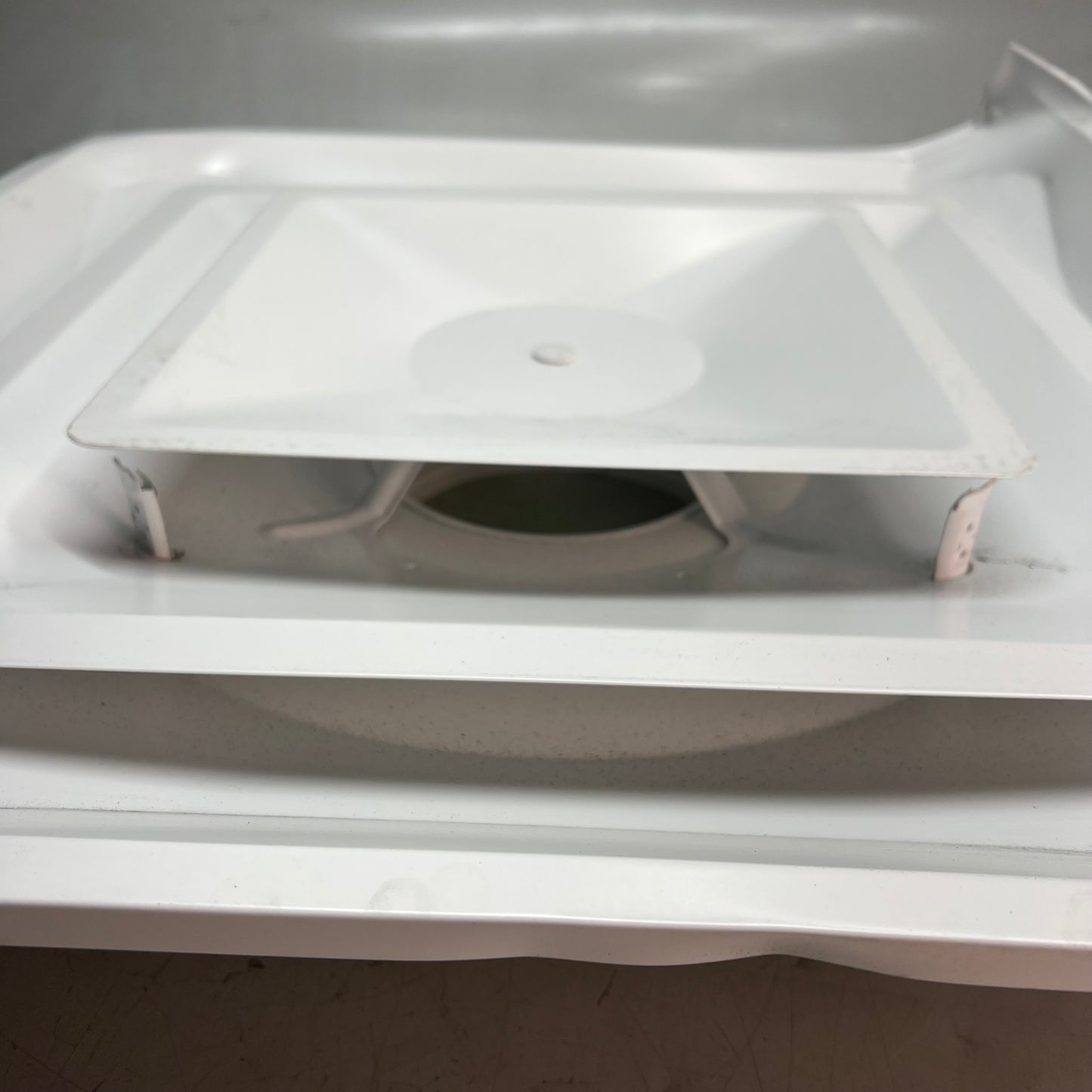 ZA@ ZORO SELECT Steel Square 2 Cone Diffuser 6" White 4MJU2 (As-Is) Dented