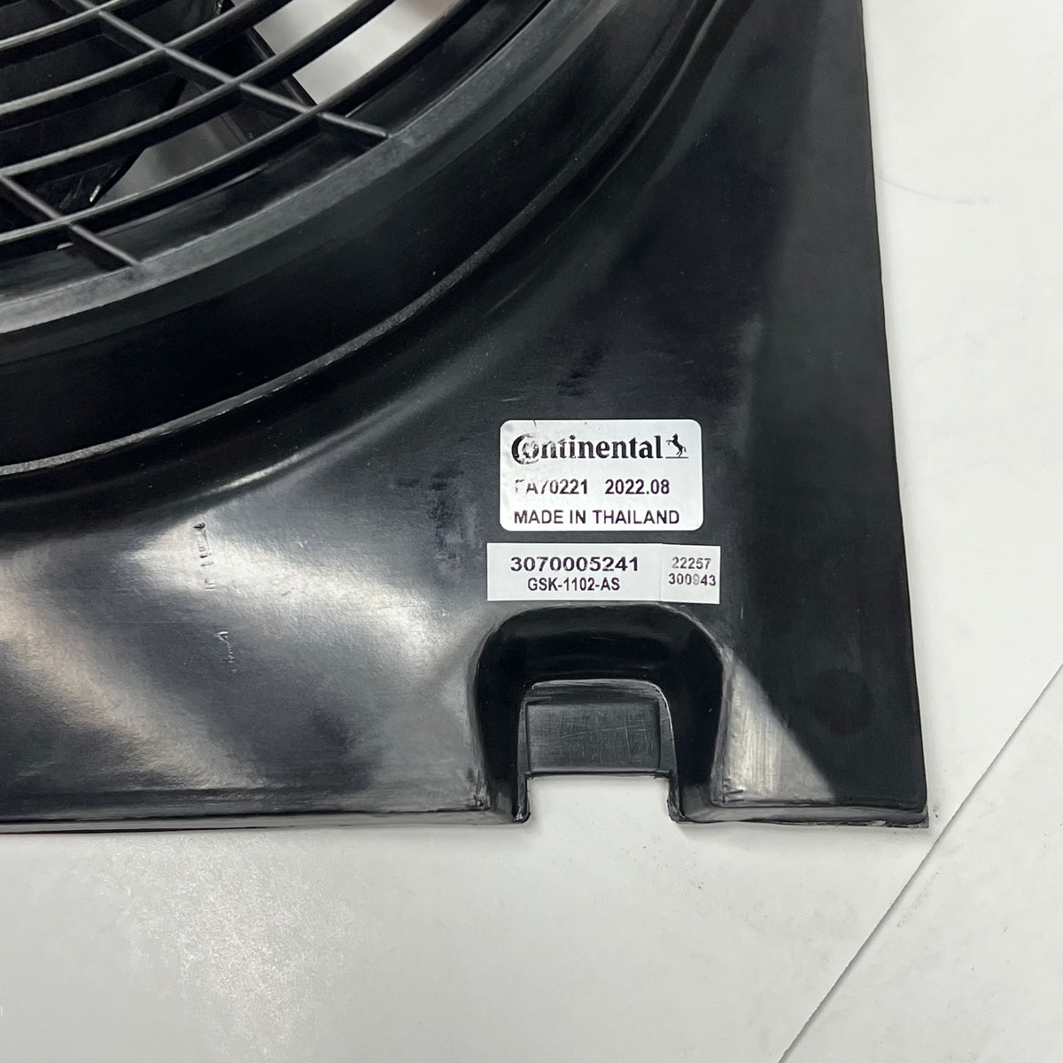 CONTINENTAL Radiator Fan Assey For Saturn Vehicles 3 Terminal Black FA70221